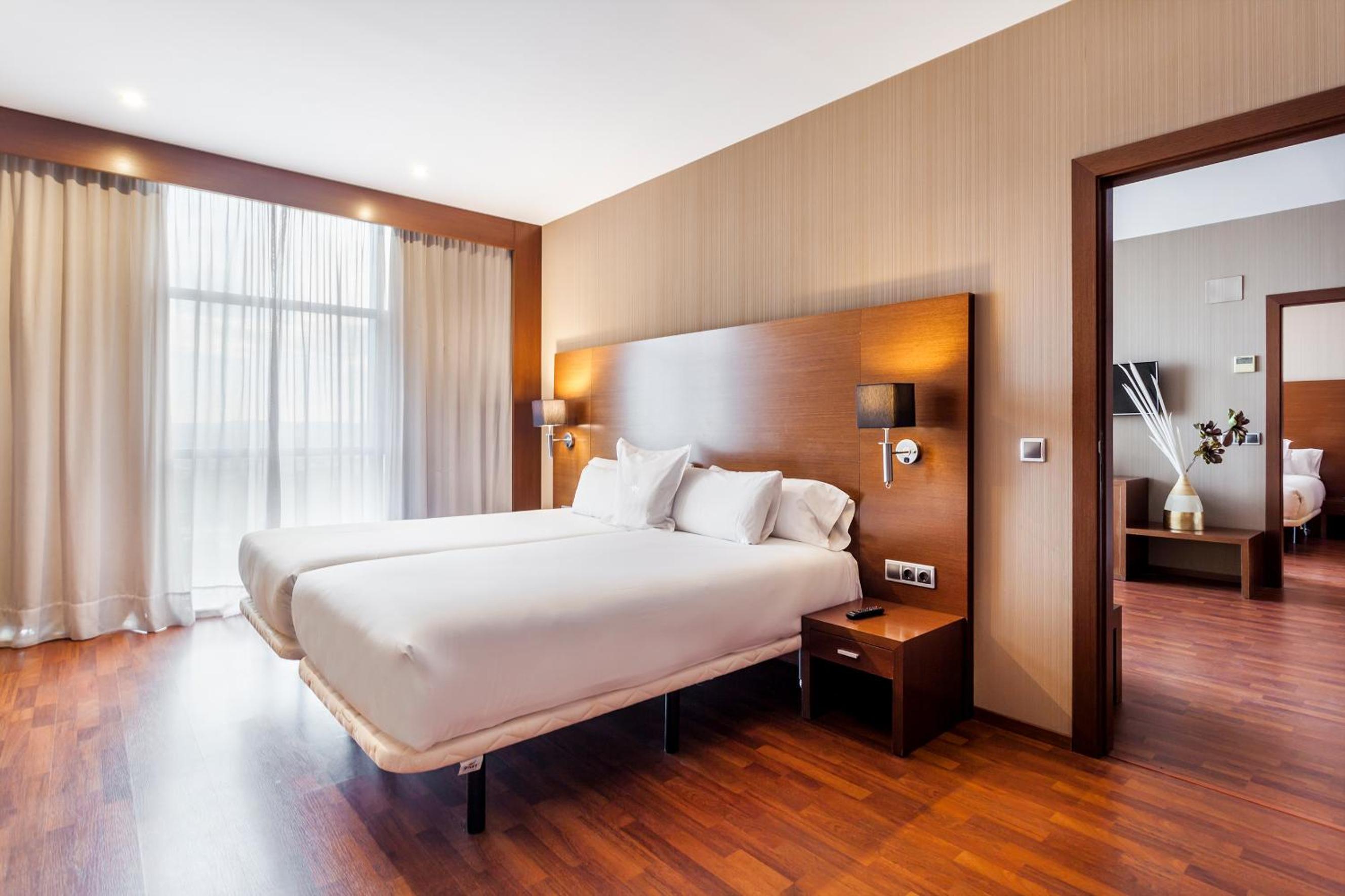 Twin Room thumbnail 5