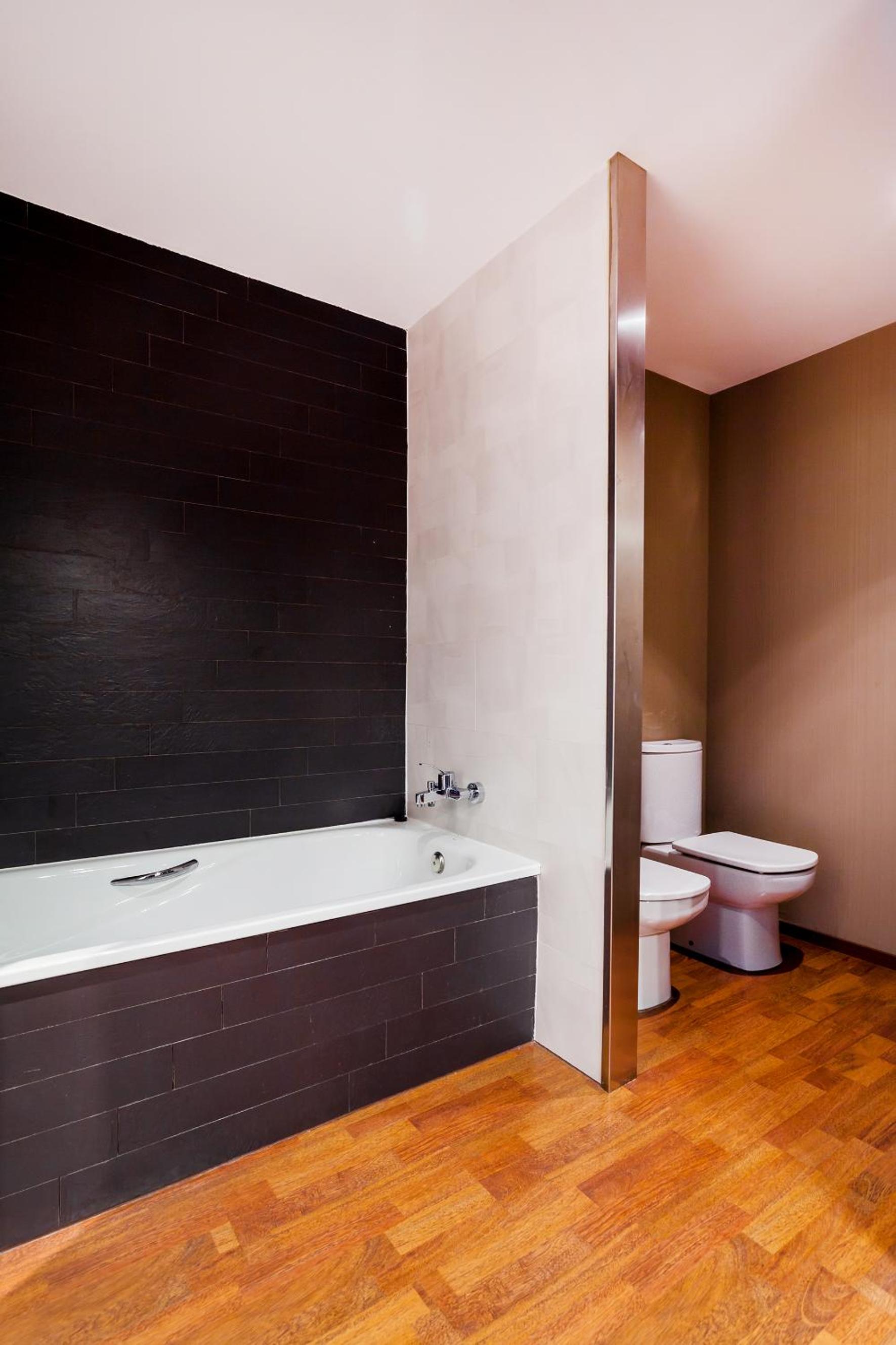 Twin Room thumbnail 6