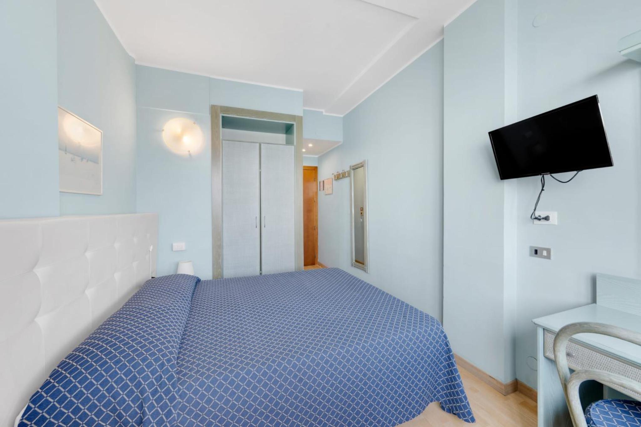 Classic Double Room with Sea View - Photo 1