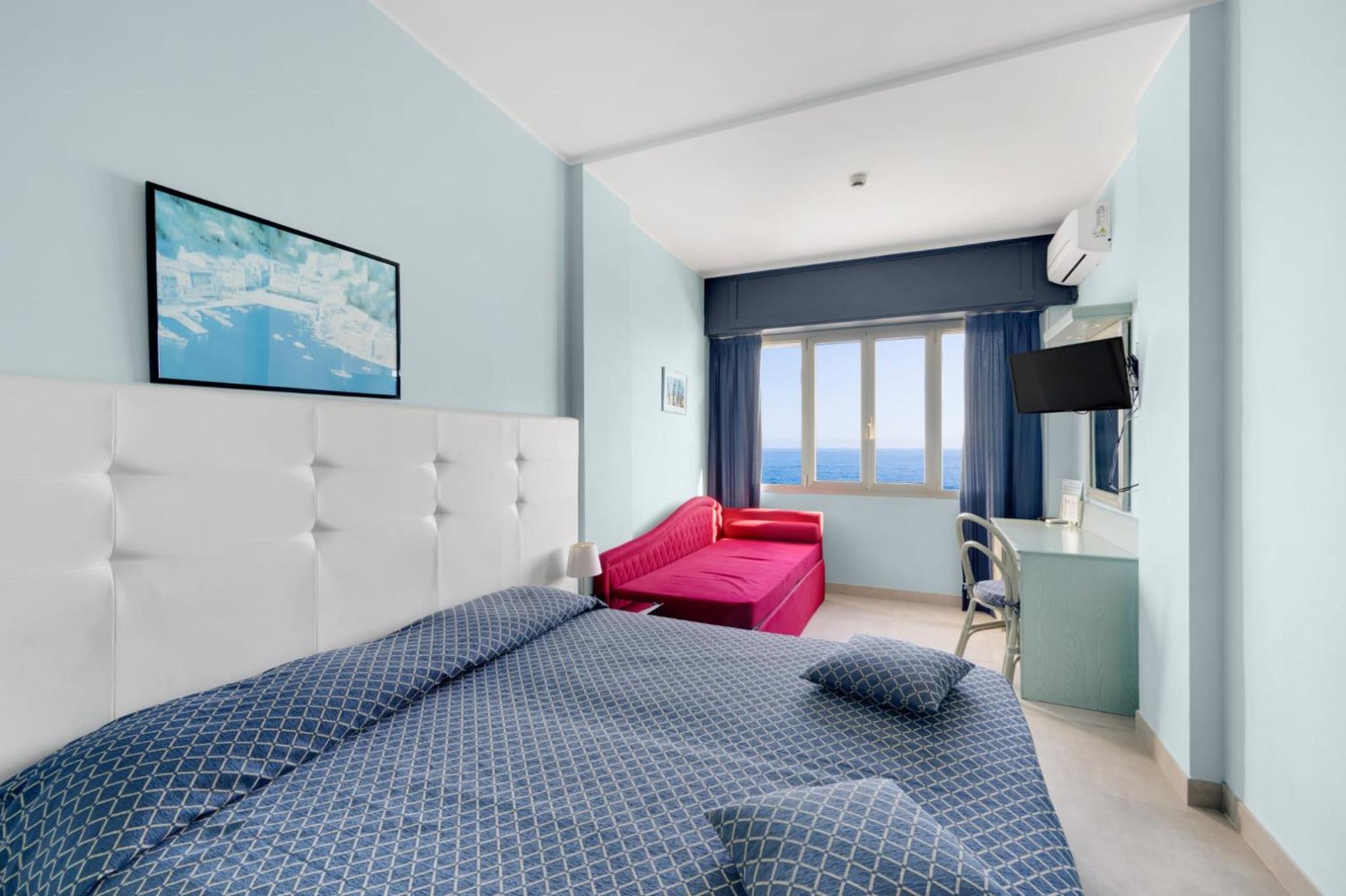 Superior Double Room with Sea View - Photo 1