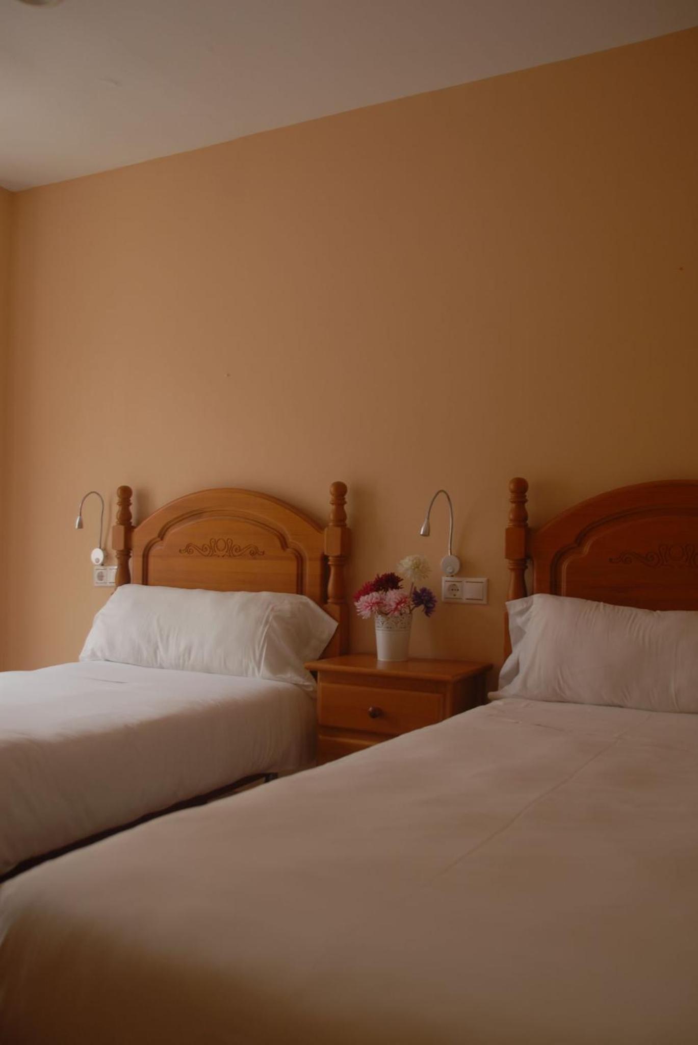 Twin Room - Photo 1