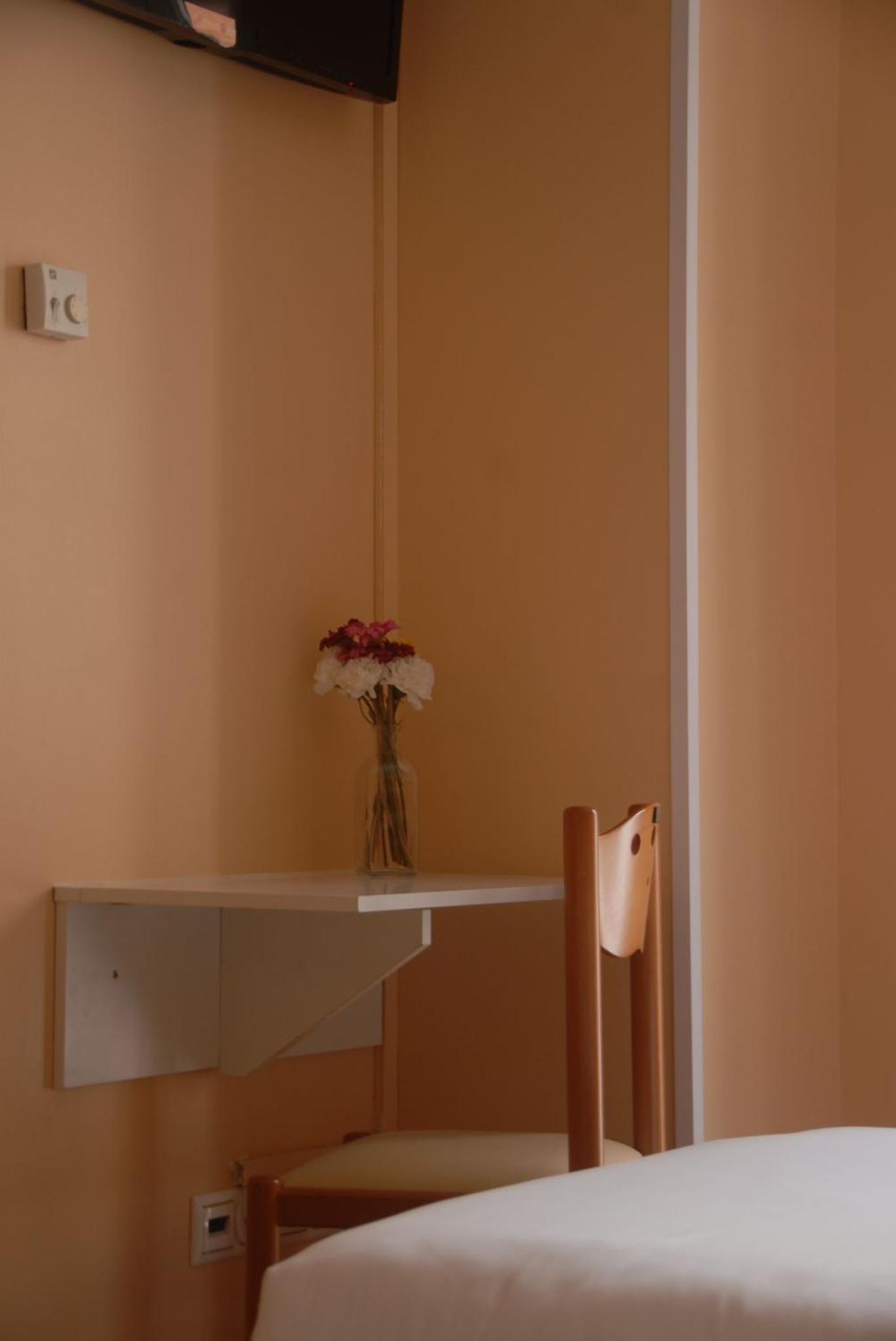 Twin Room - Photo 4