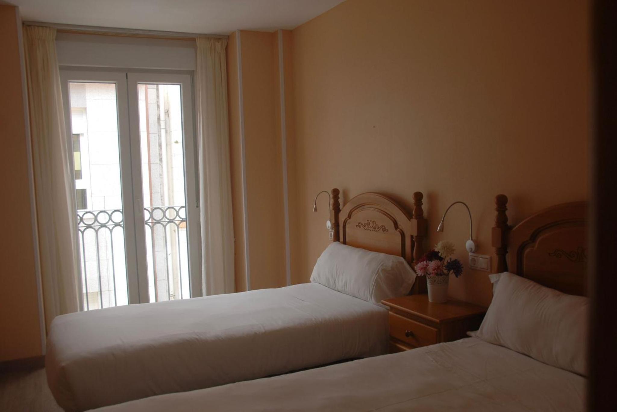 Twin Room - Photo 5