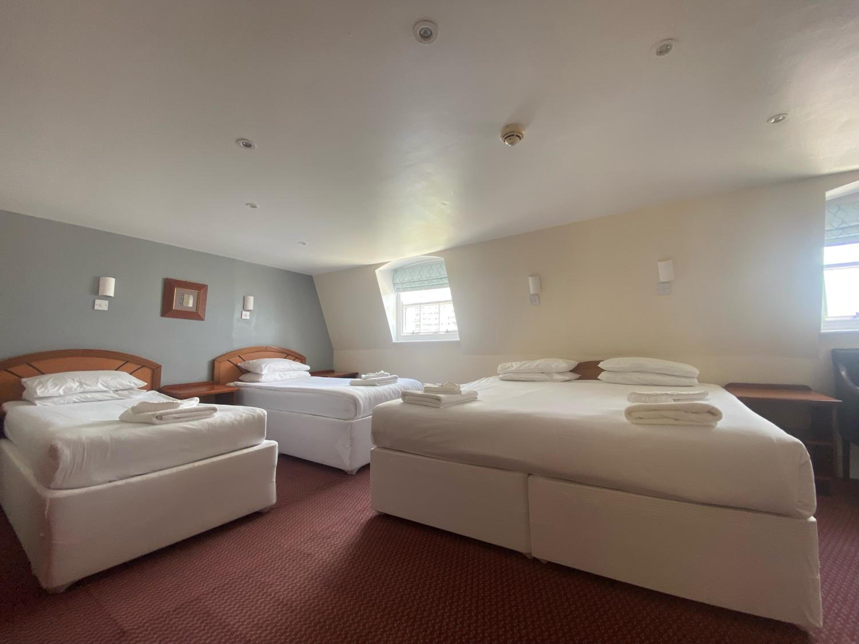 Family Room - Photo 2