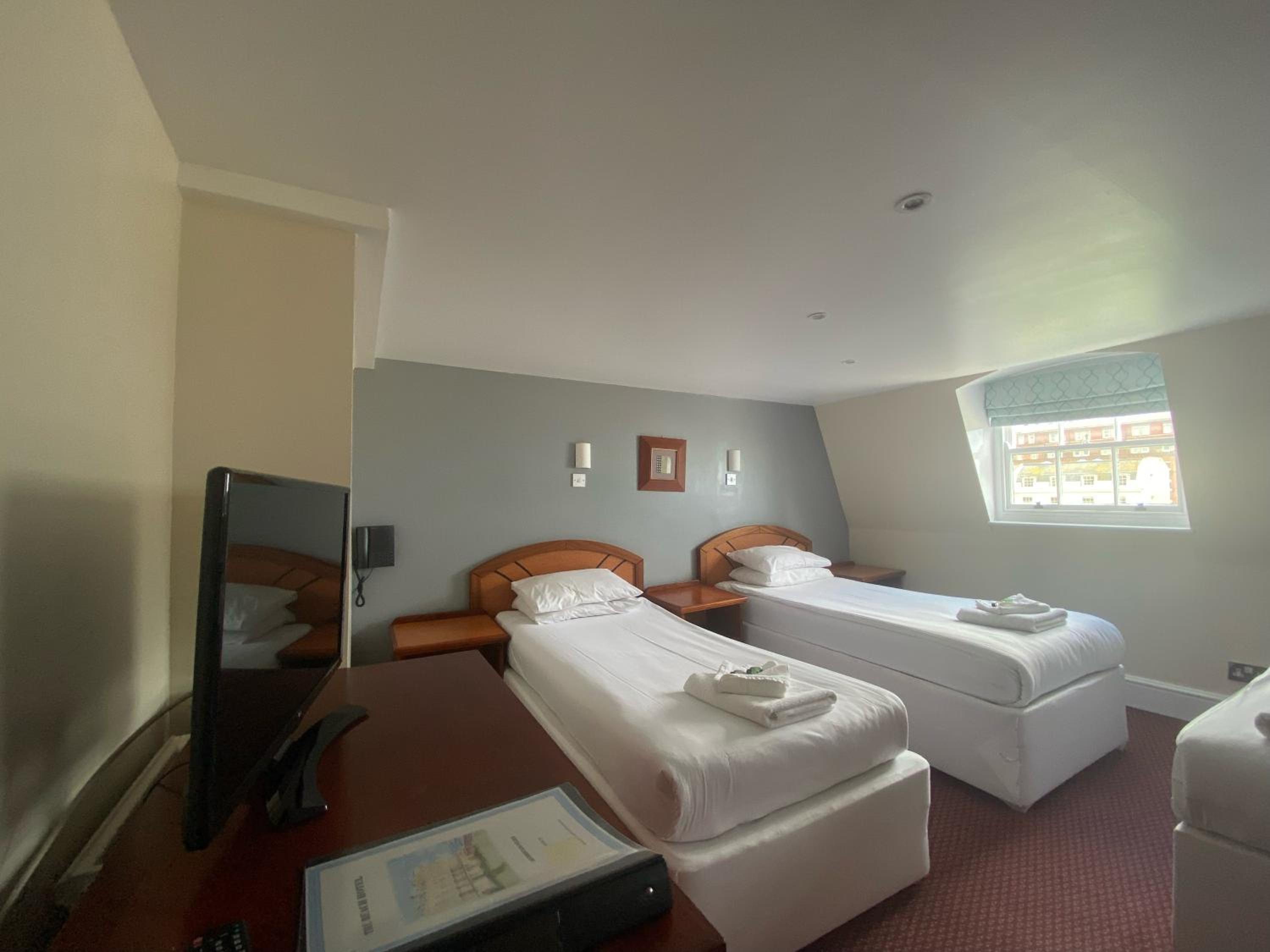 Twin Room - Photo 1