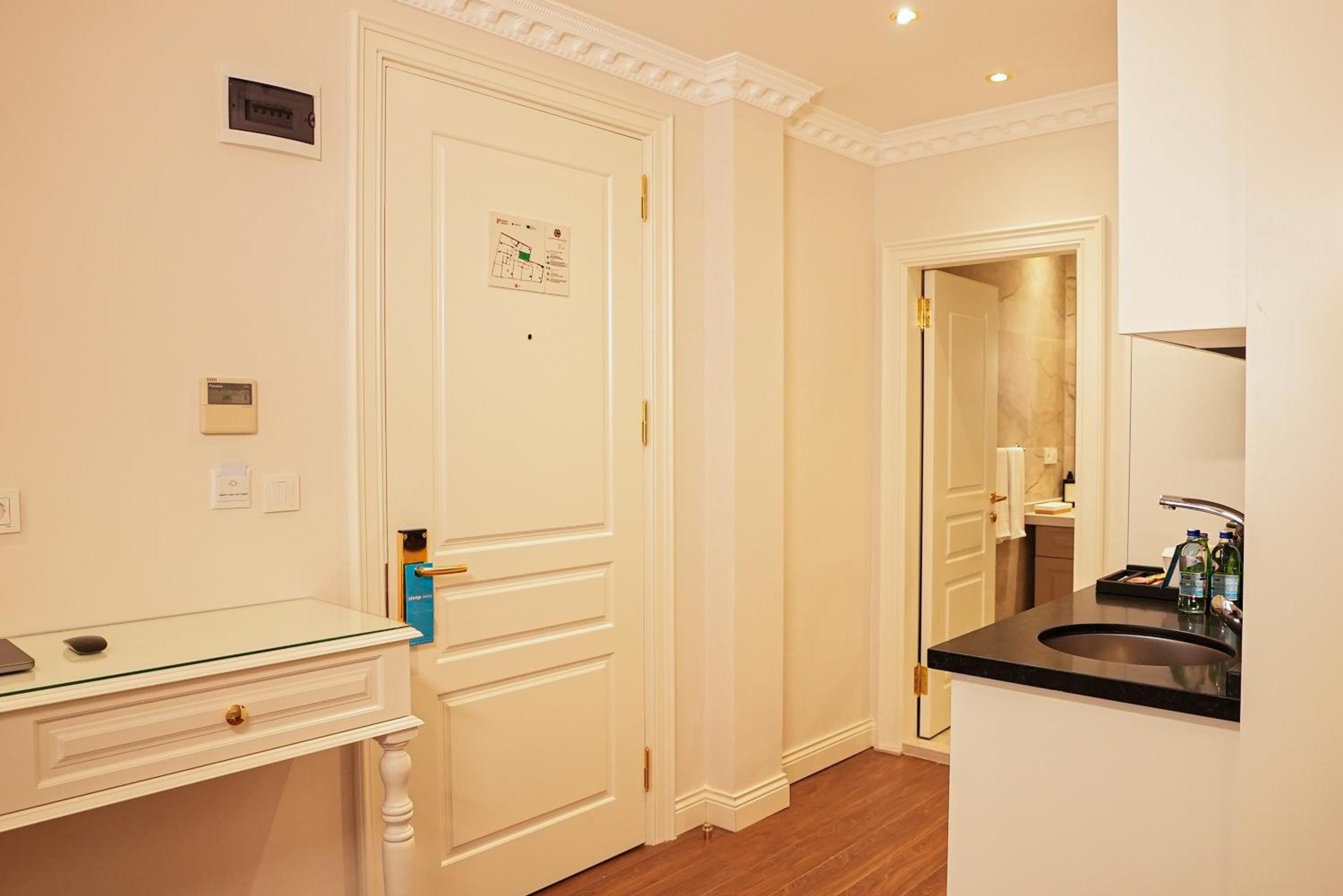 Deluxe Suite photo 2