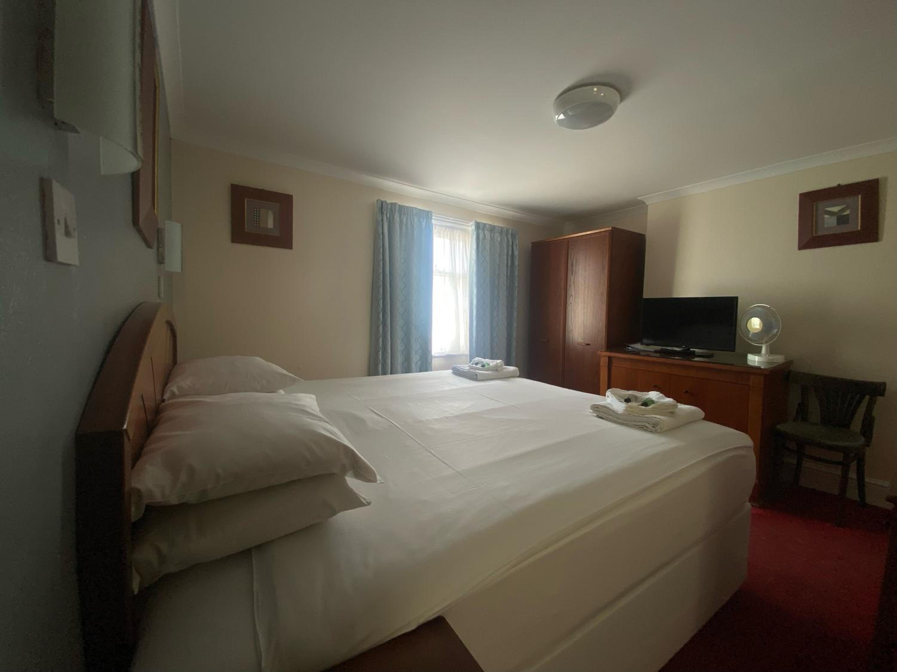 Double Room - Photo 2