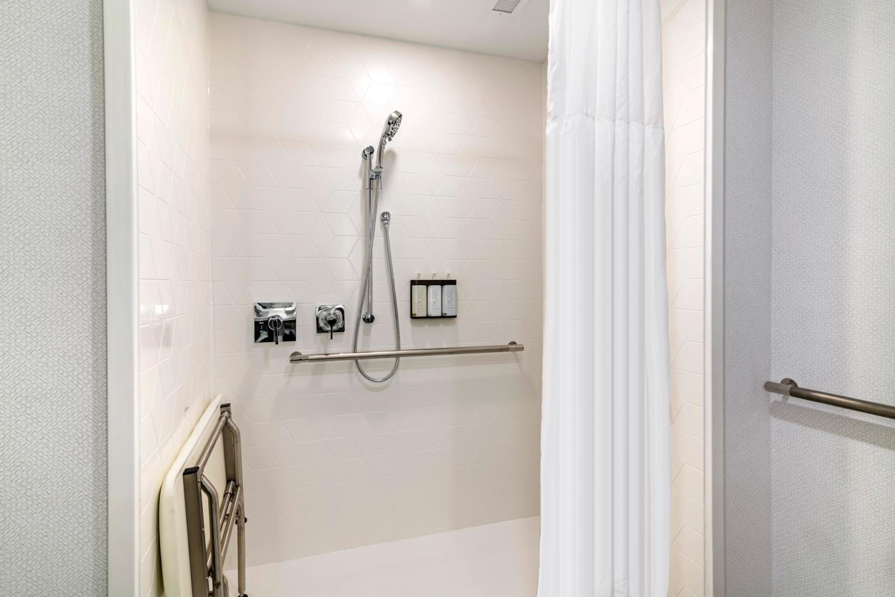 King Room with Roll-In Shower - Disability Access/Non Smoking - Photo 14