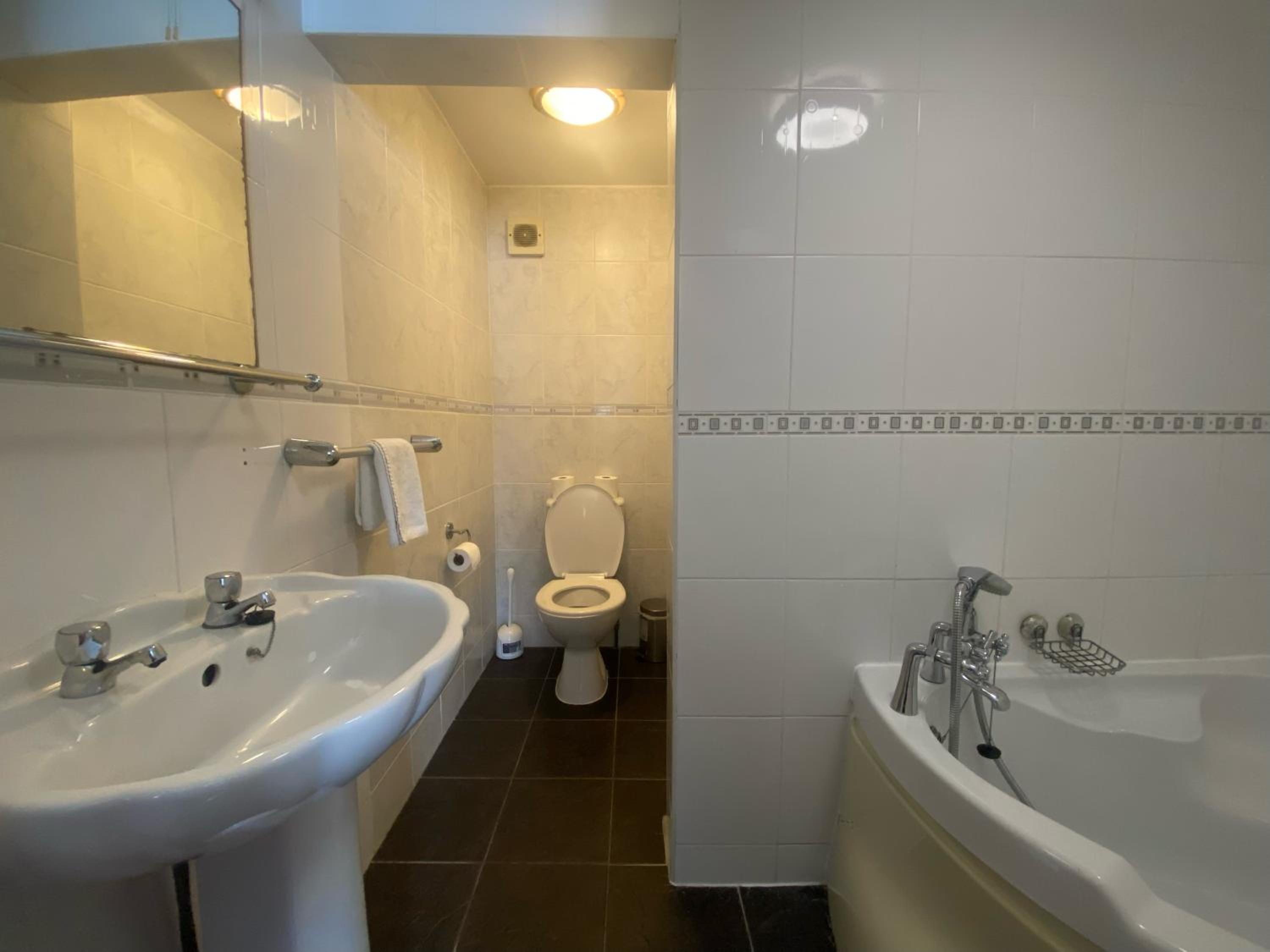Double Room - Photo 5