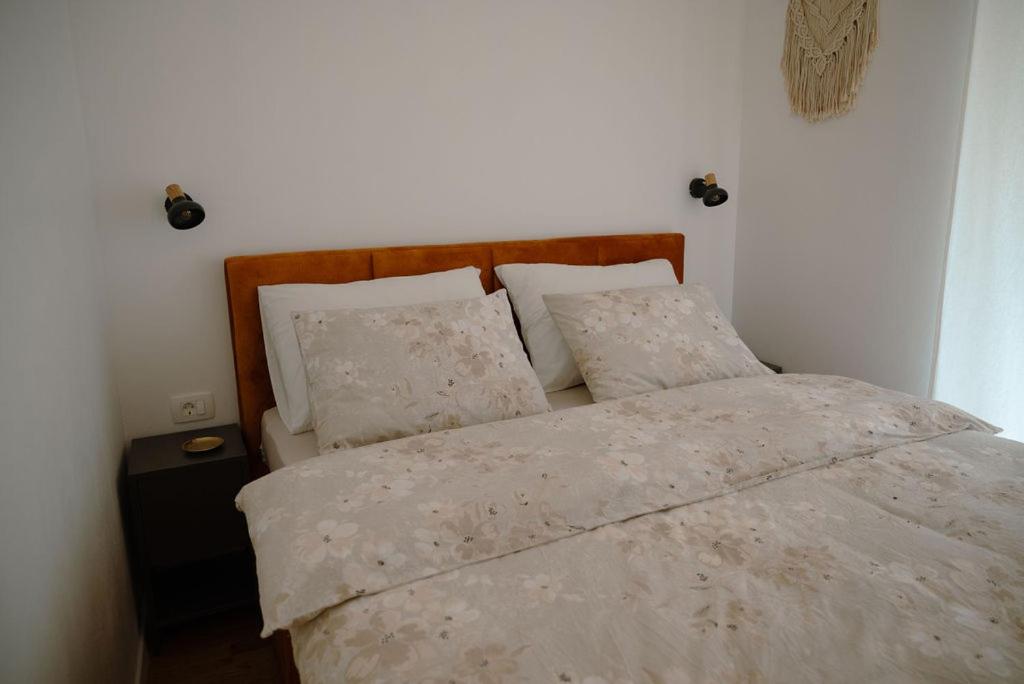 One-Bedroom House photo 1