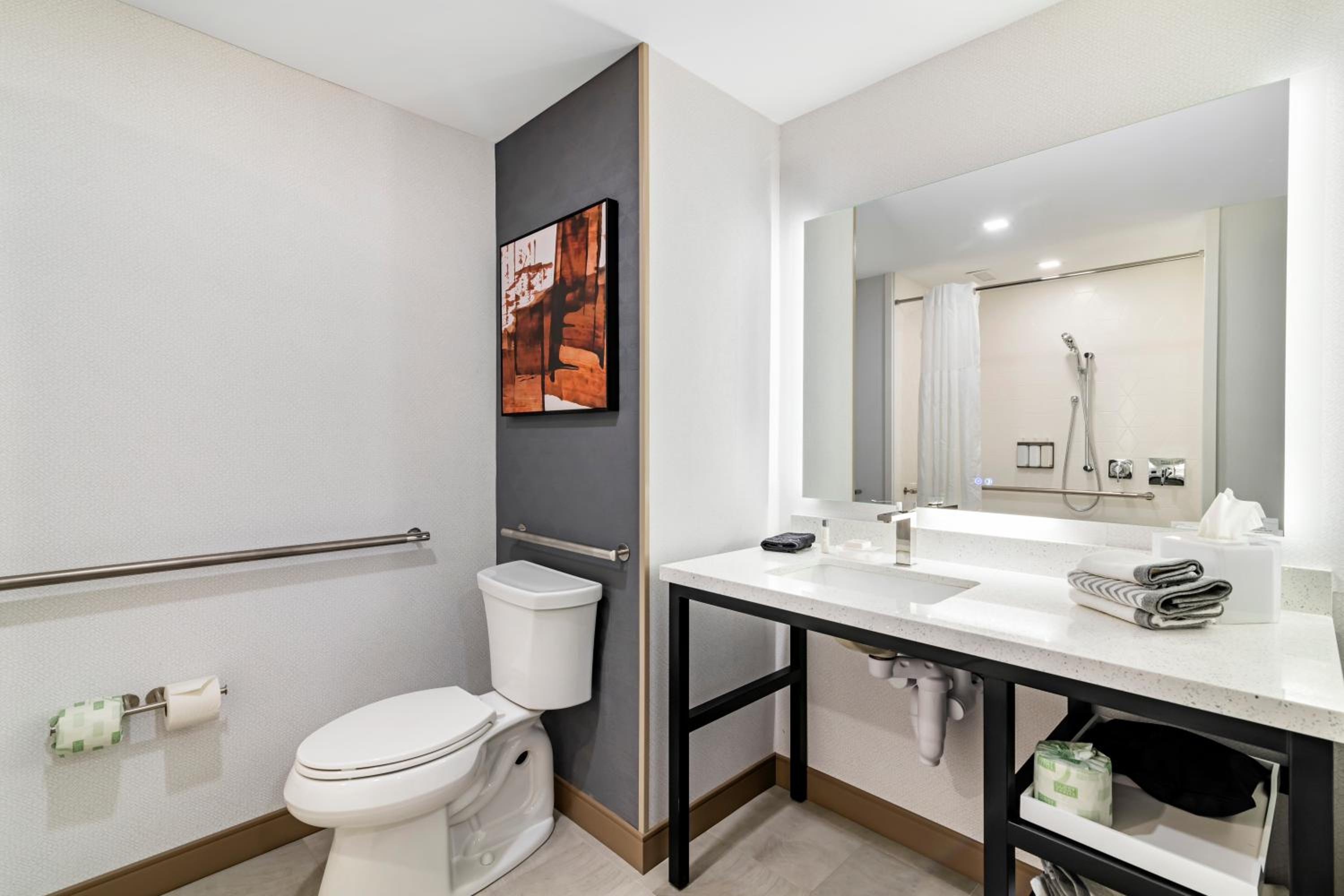 King Room with Roll-In Shower - Disability Access/Non Smoking - Photo 13