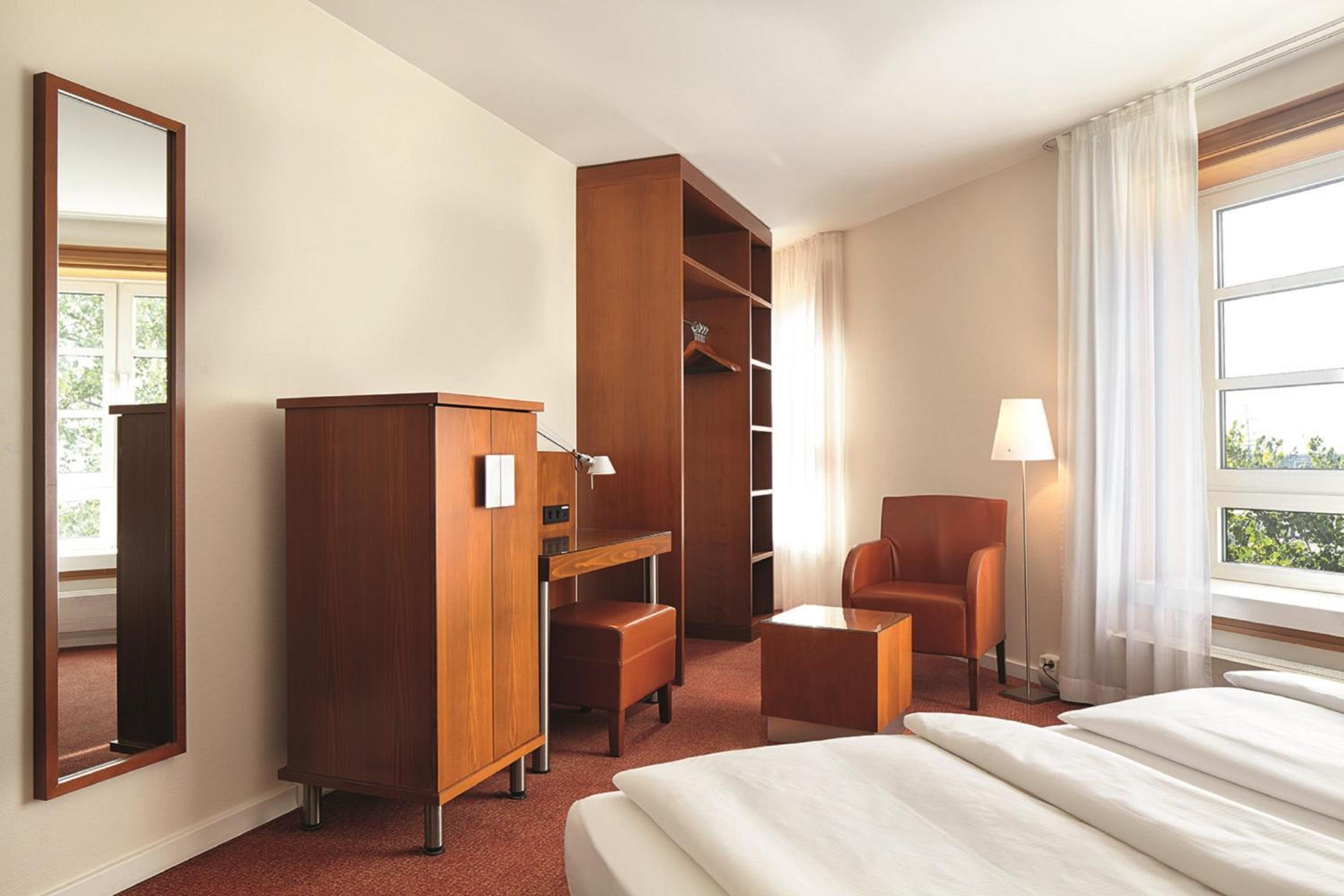 Commander with Harbor View - Double Room