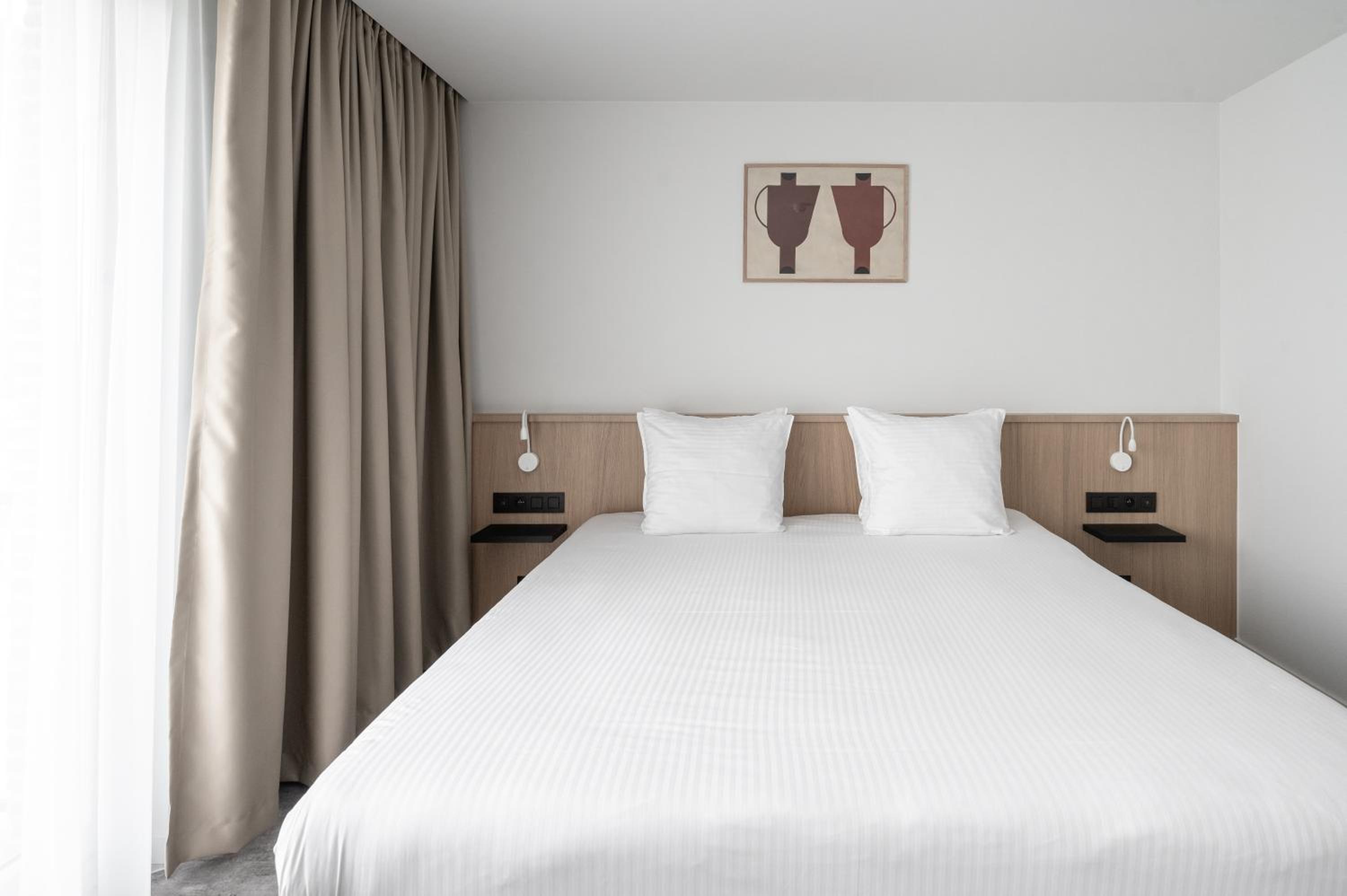 Comfort Twin Room with City View - Photo 7