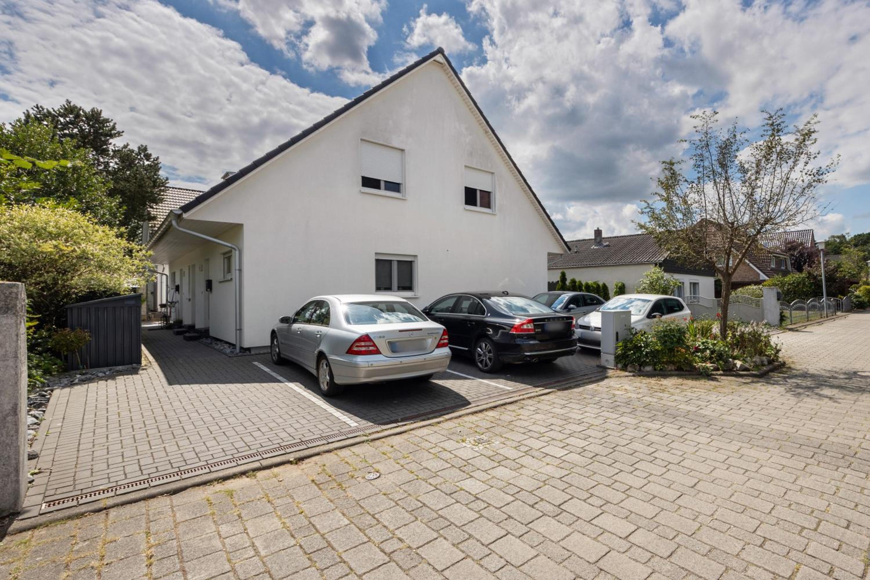 Three-Bedroom House photo 3