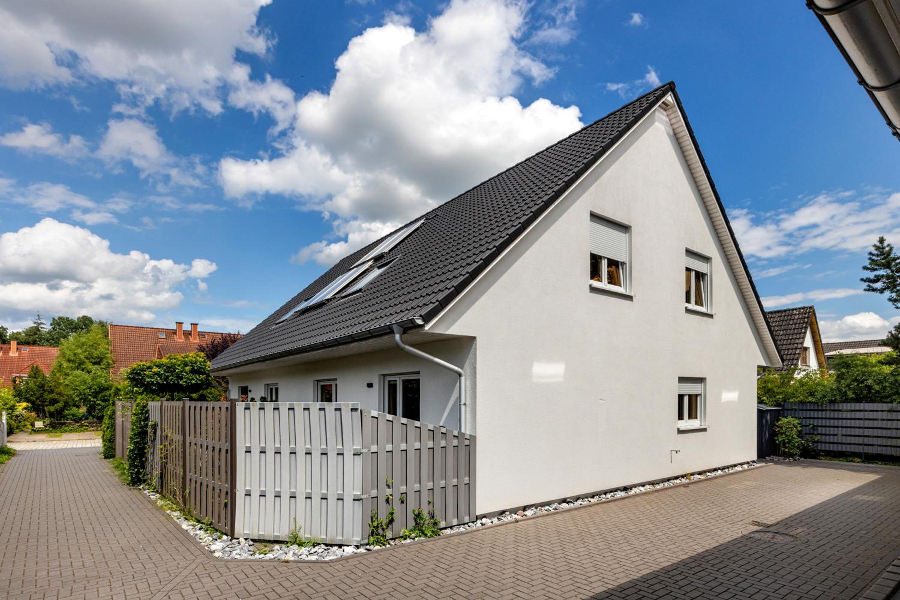 Three-Bedroom House photo 2