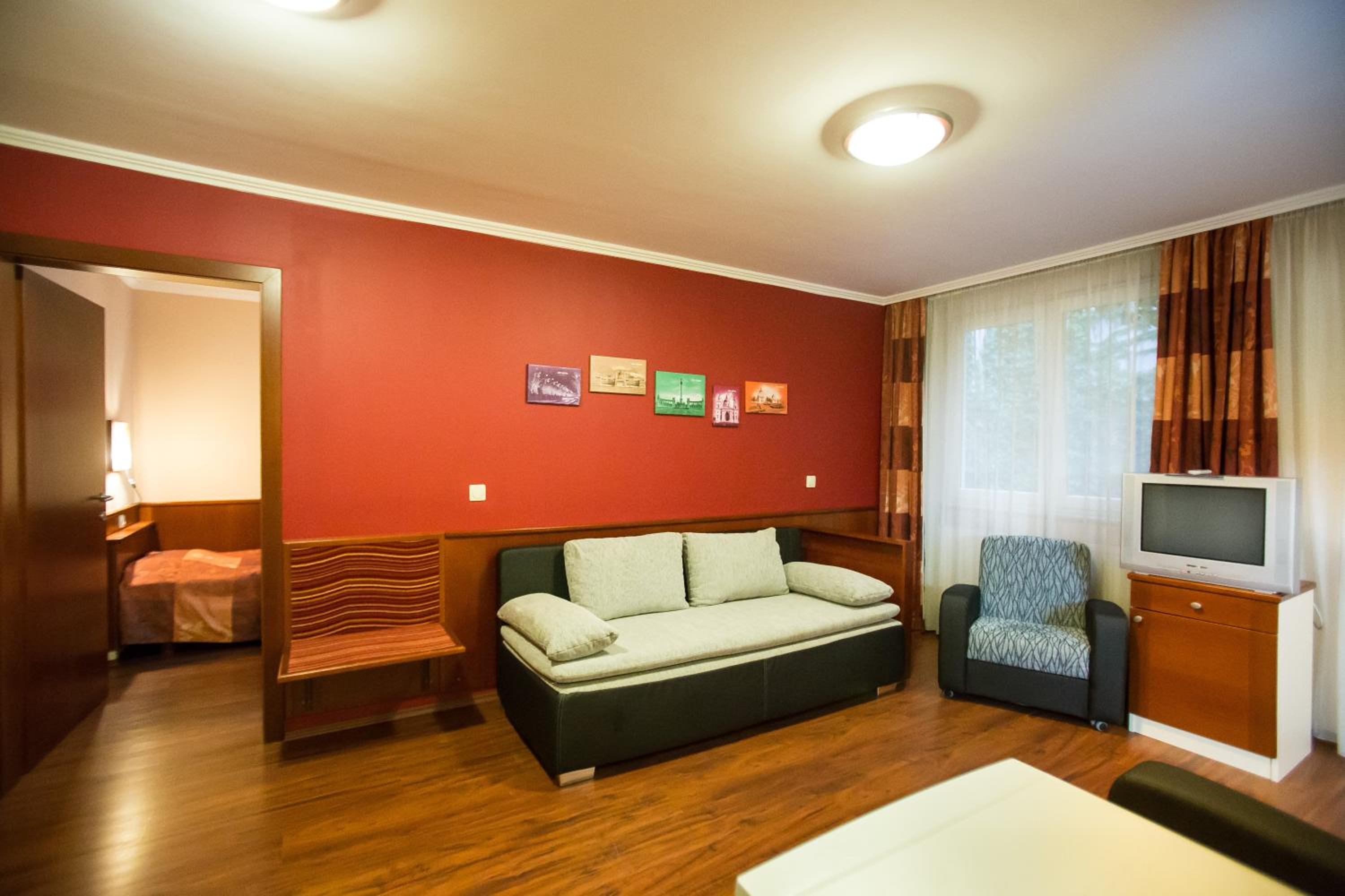 One-Bedroom Apartment - Photo 6