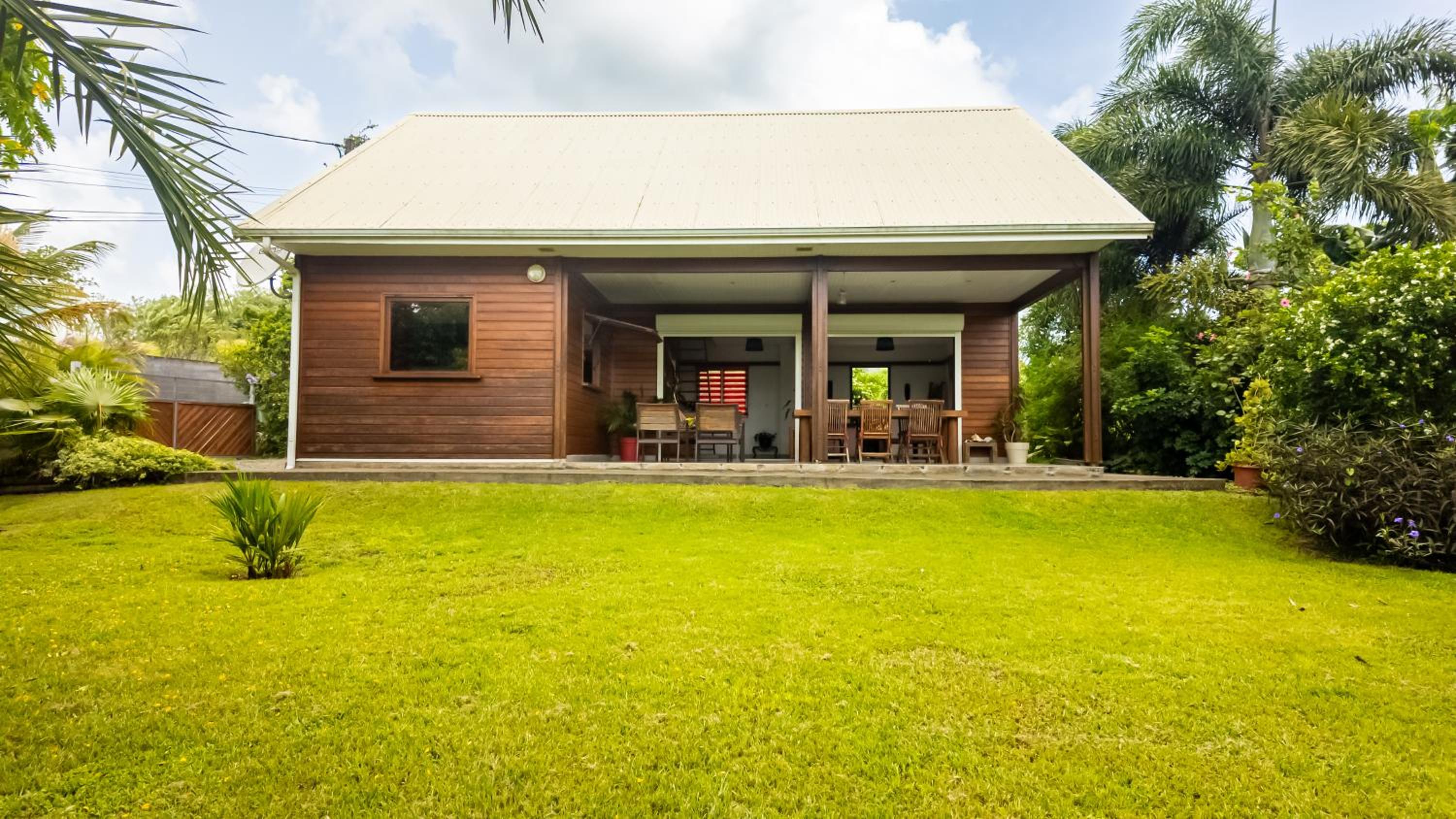 Three-Bedroom House photo 2