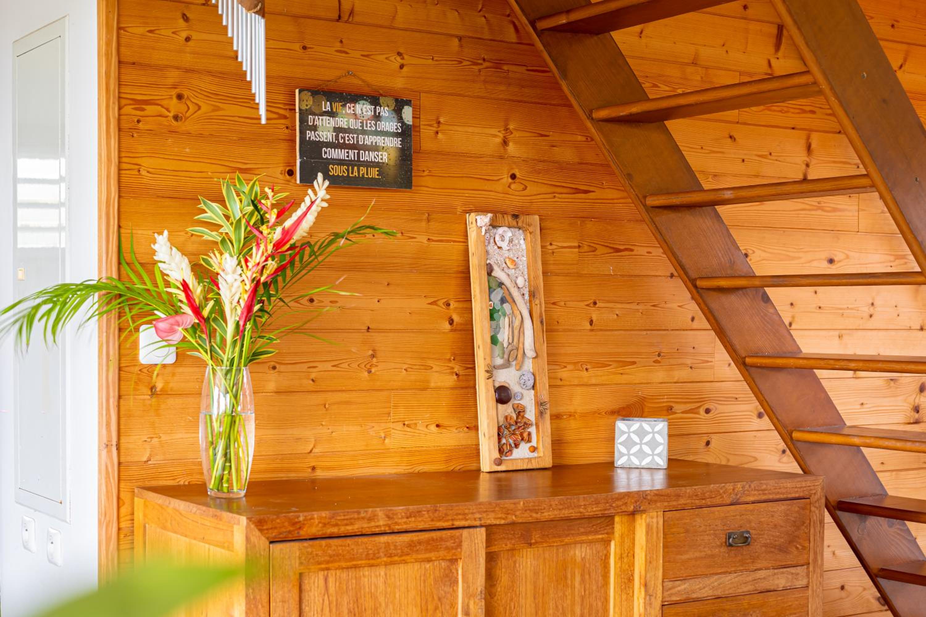 Three-Bedroom House photo 3