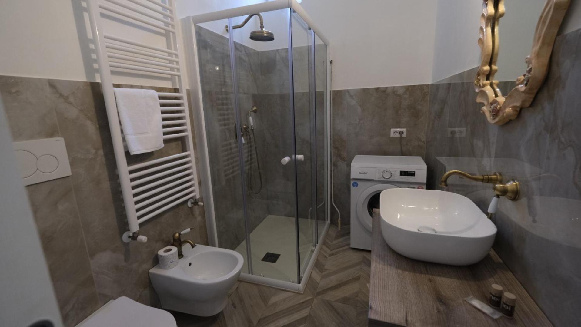 Family Room with Private Bathroom - Photo 12