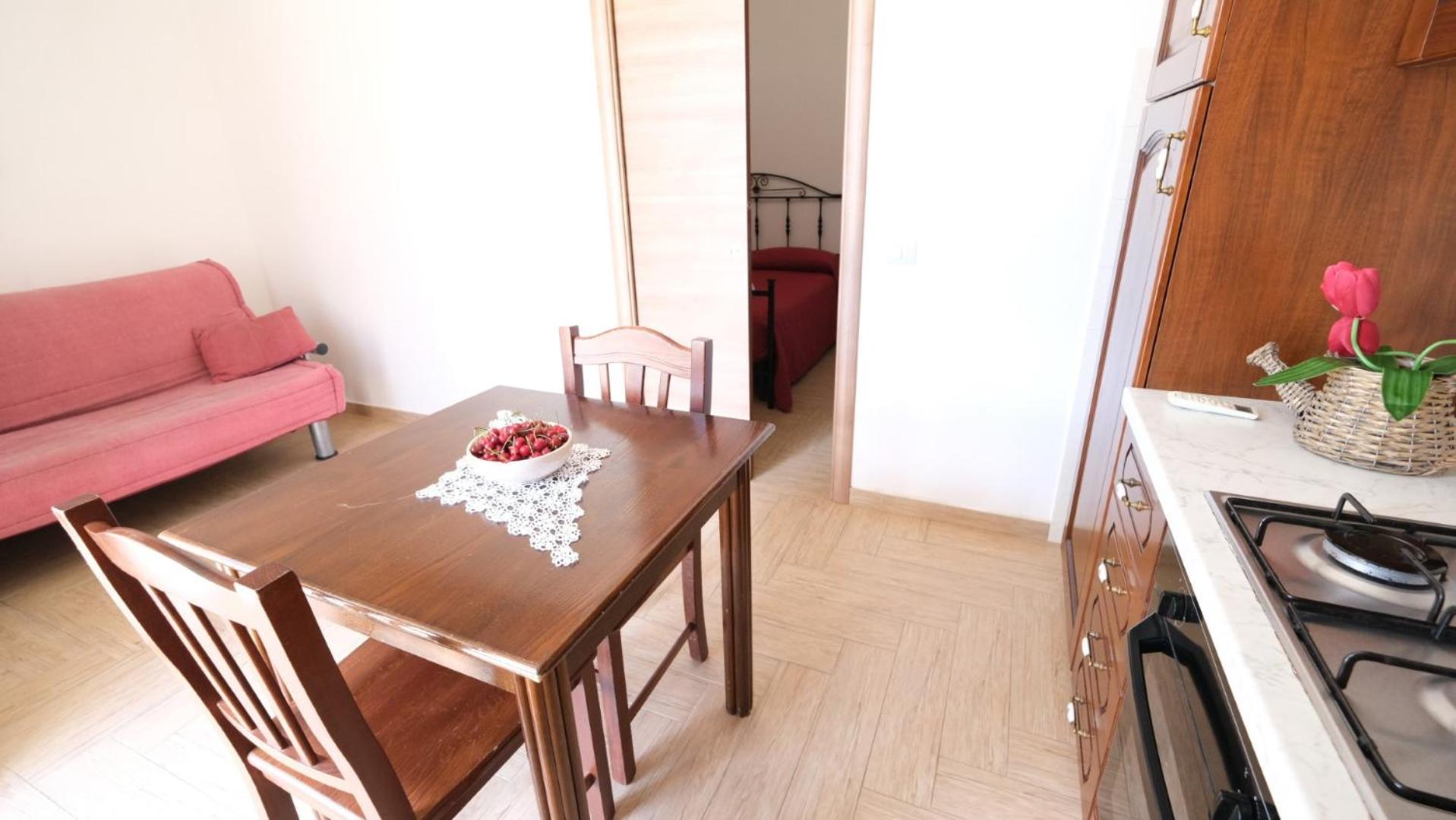 Family Room with Private Bathroom - Photo 2