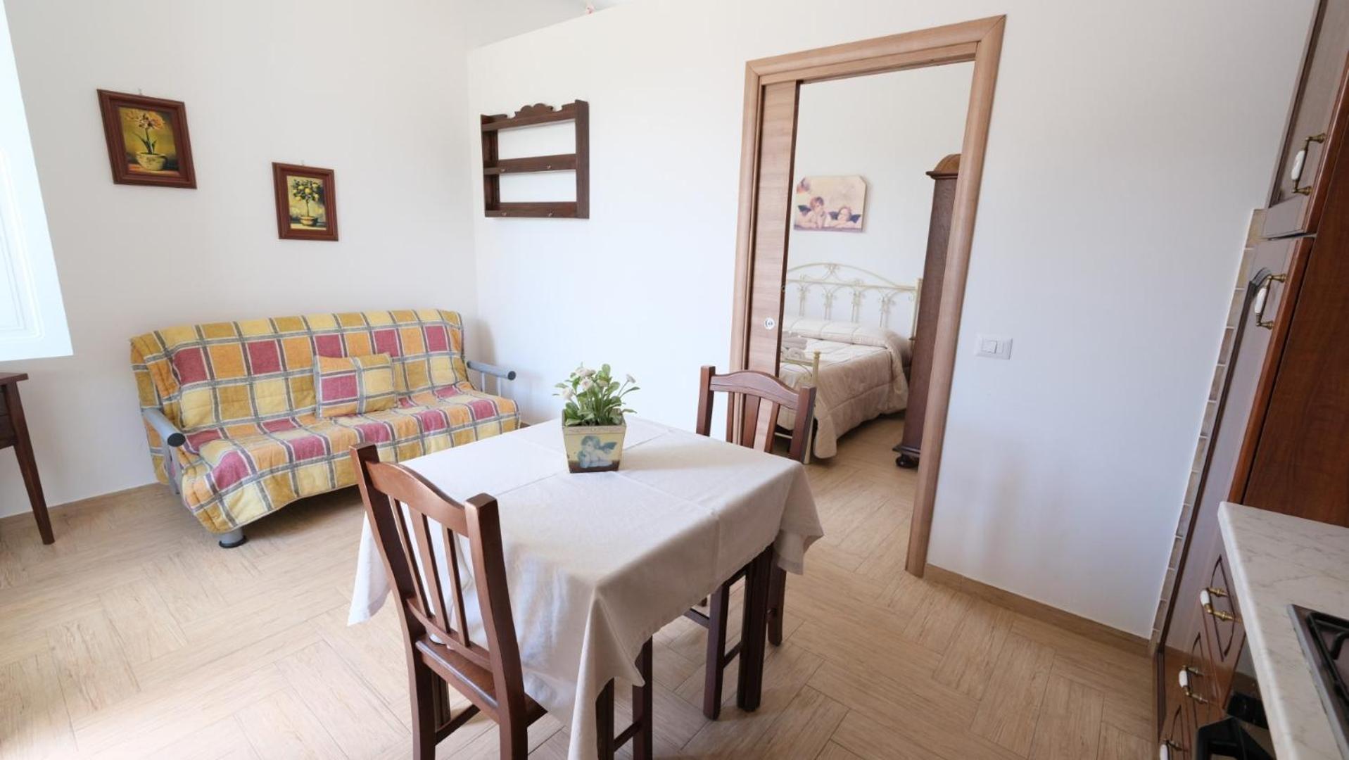Family Room with Private Bathroom - Photo 7