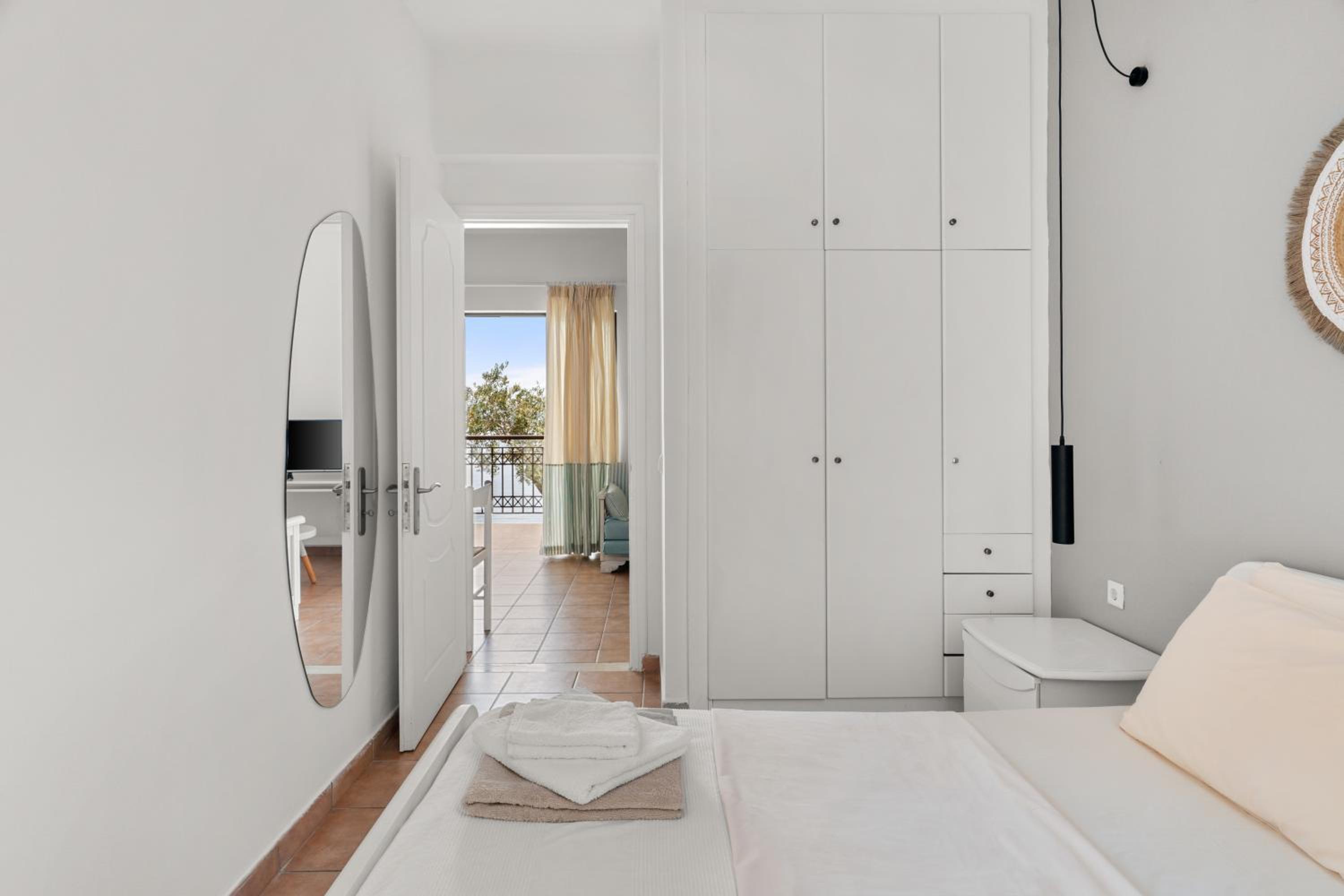 Deluxe Two-Bedroom Residence with Sea View photo 3