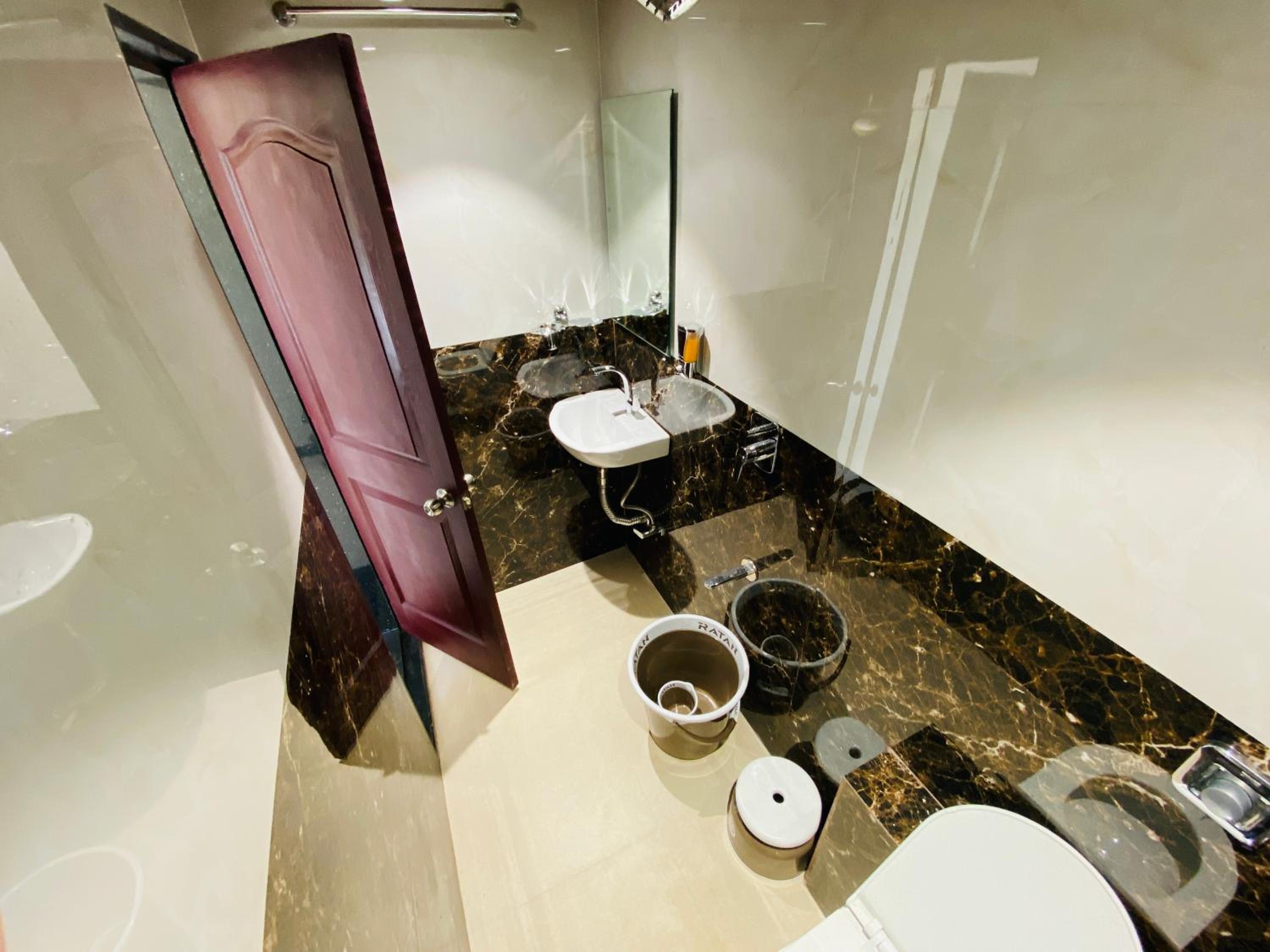 Deluxe Double Room - Photo 7
