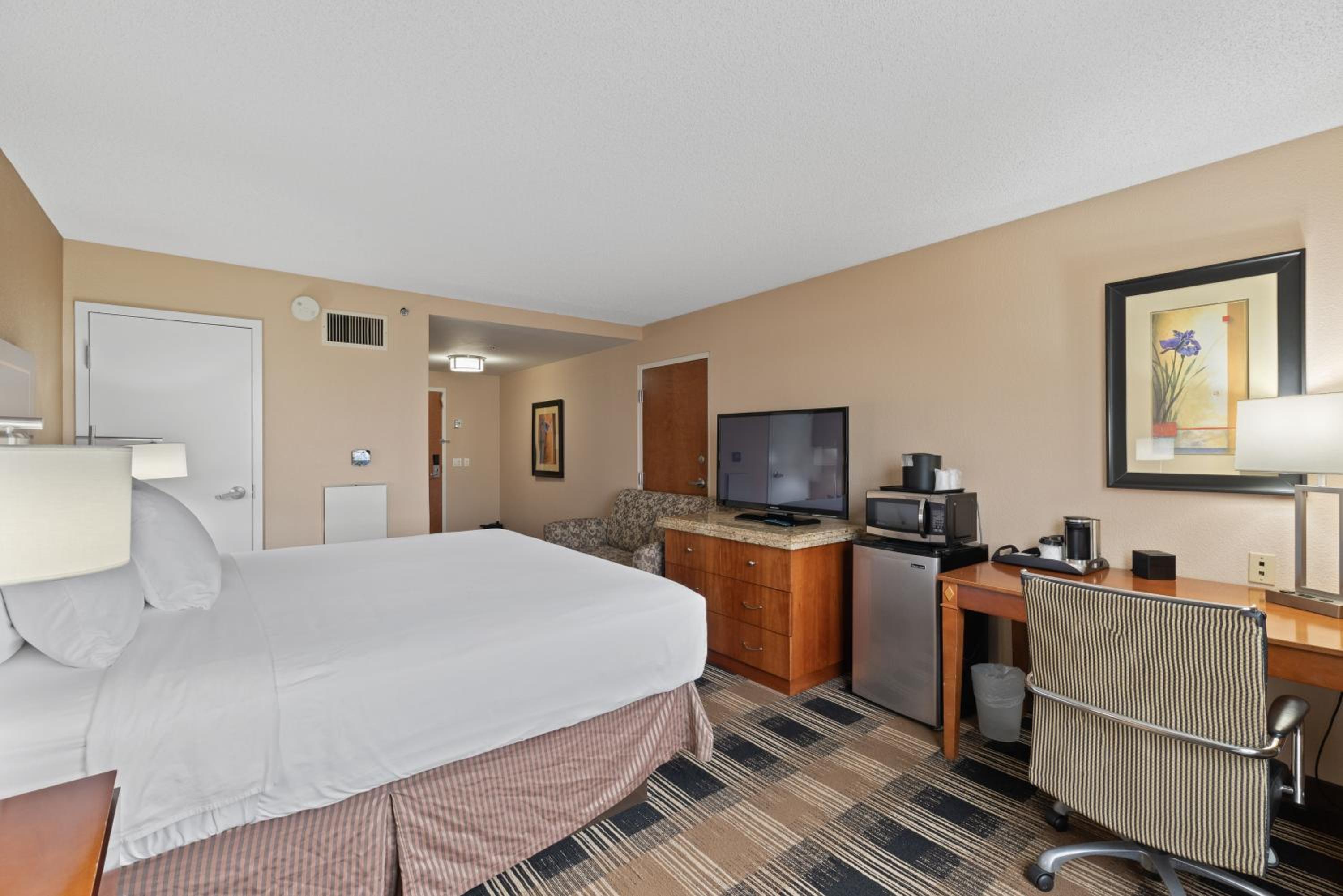 Premier King Room - Photo 3