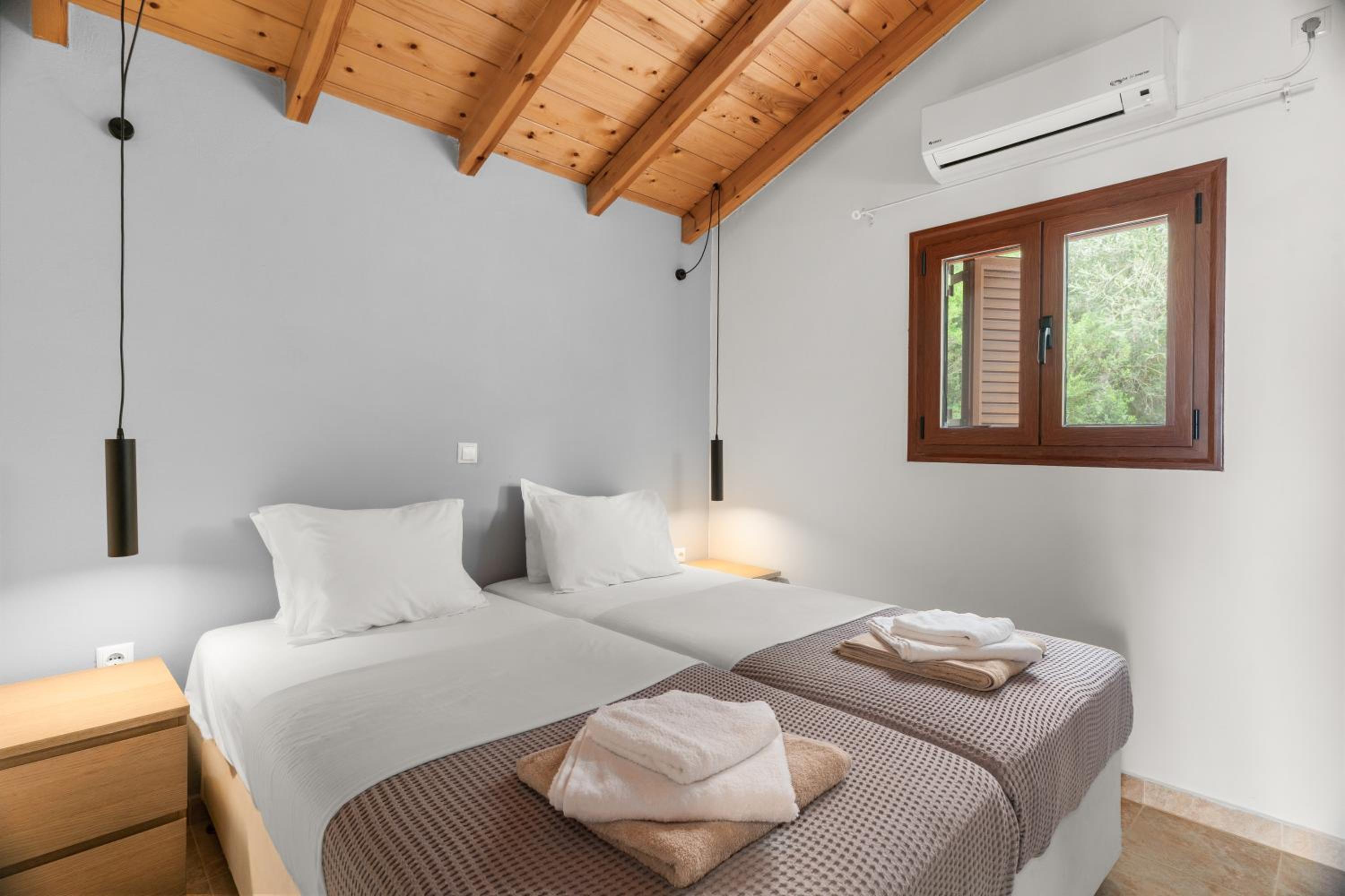 2 Bedroom Plunge Pool Suite with Side Sea view photo 2
