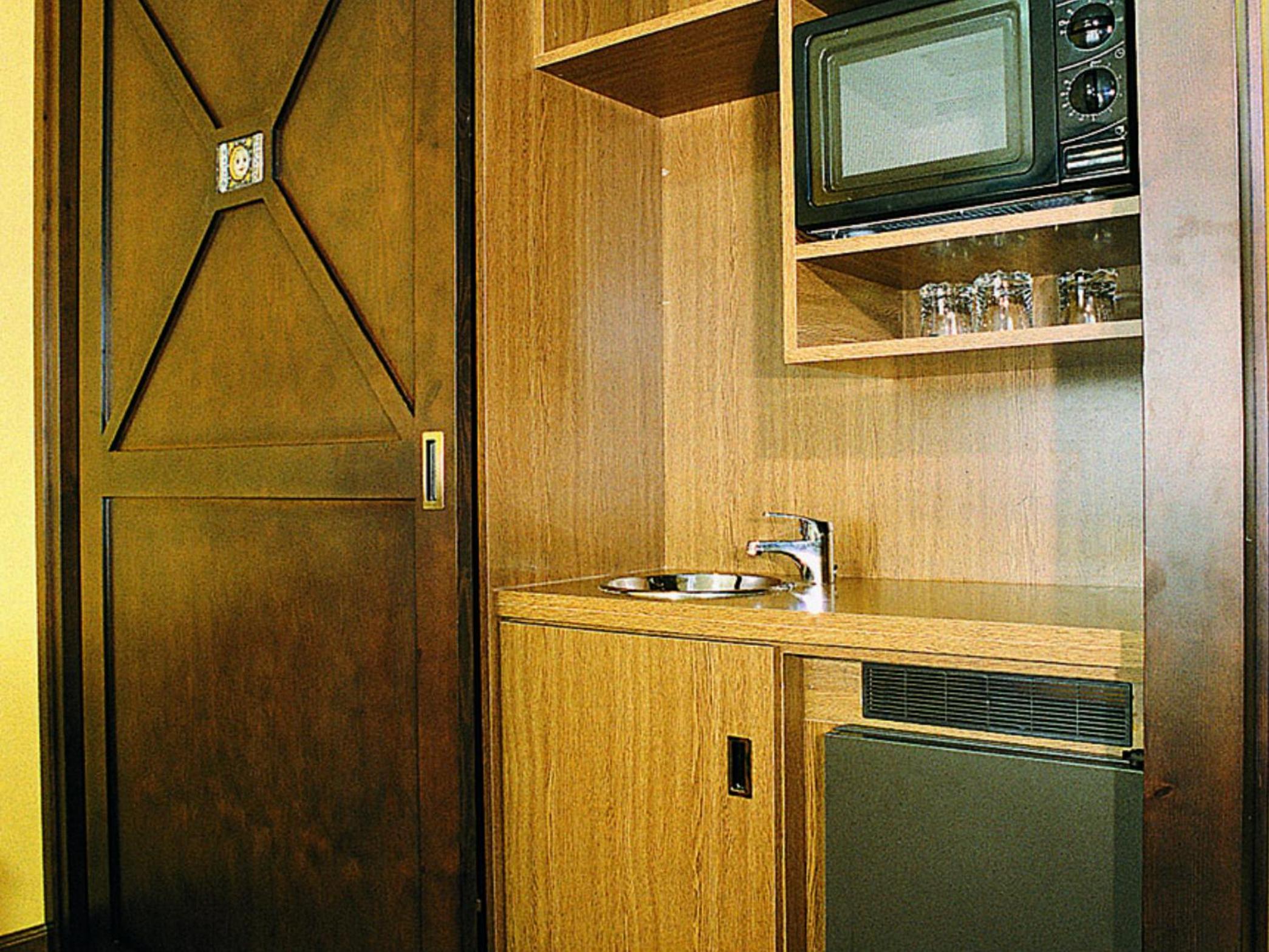 Twin Room - Photo 3