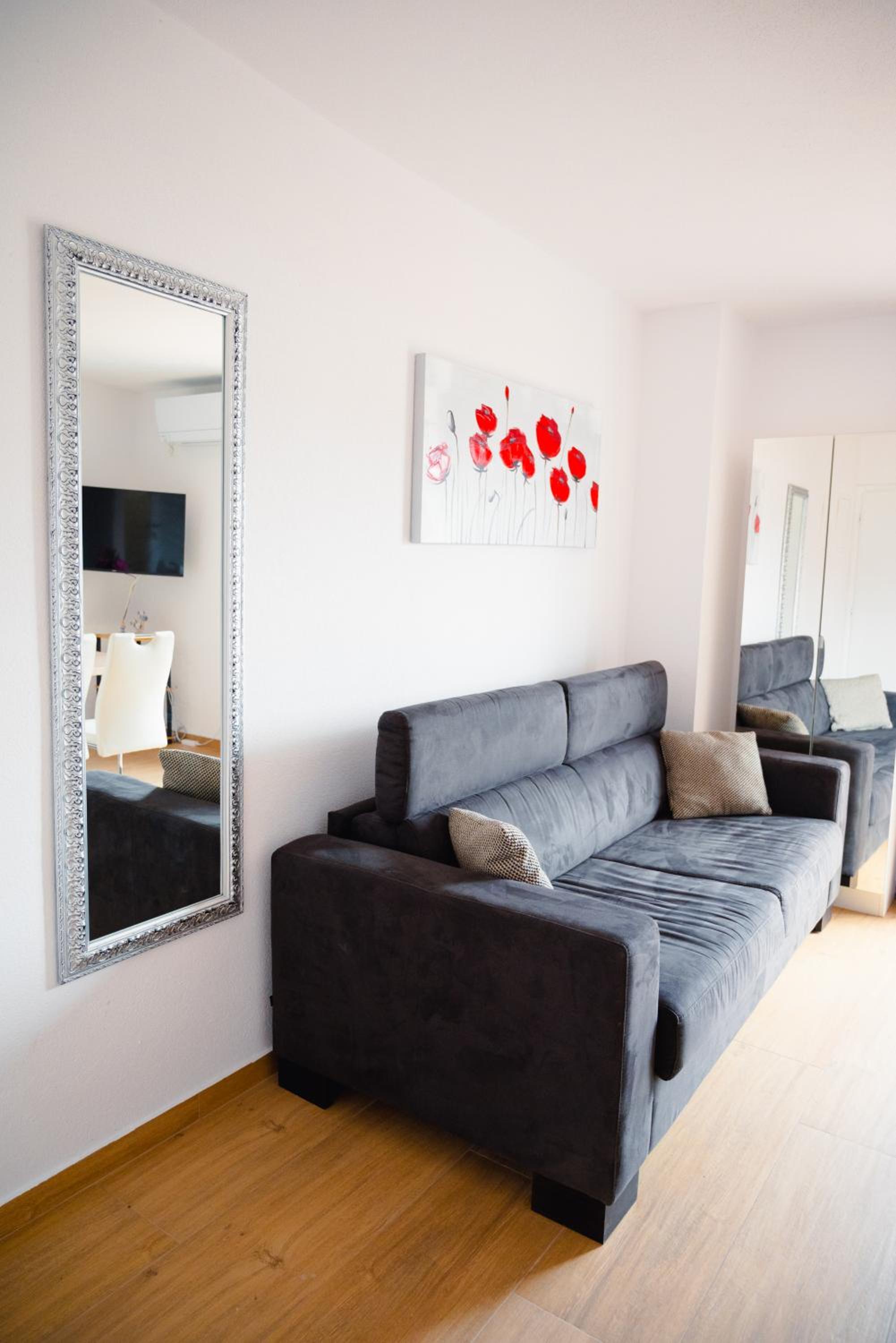One-Bedroom Apartment with Sea View photo 2