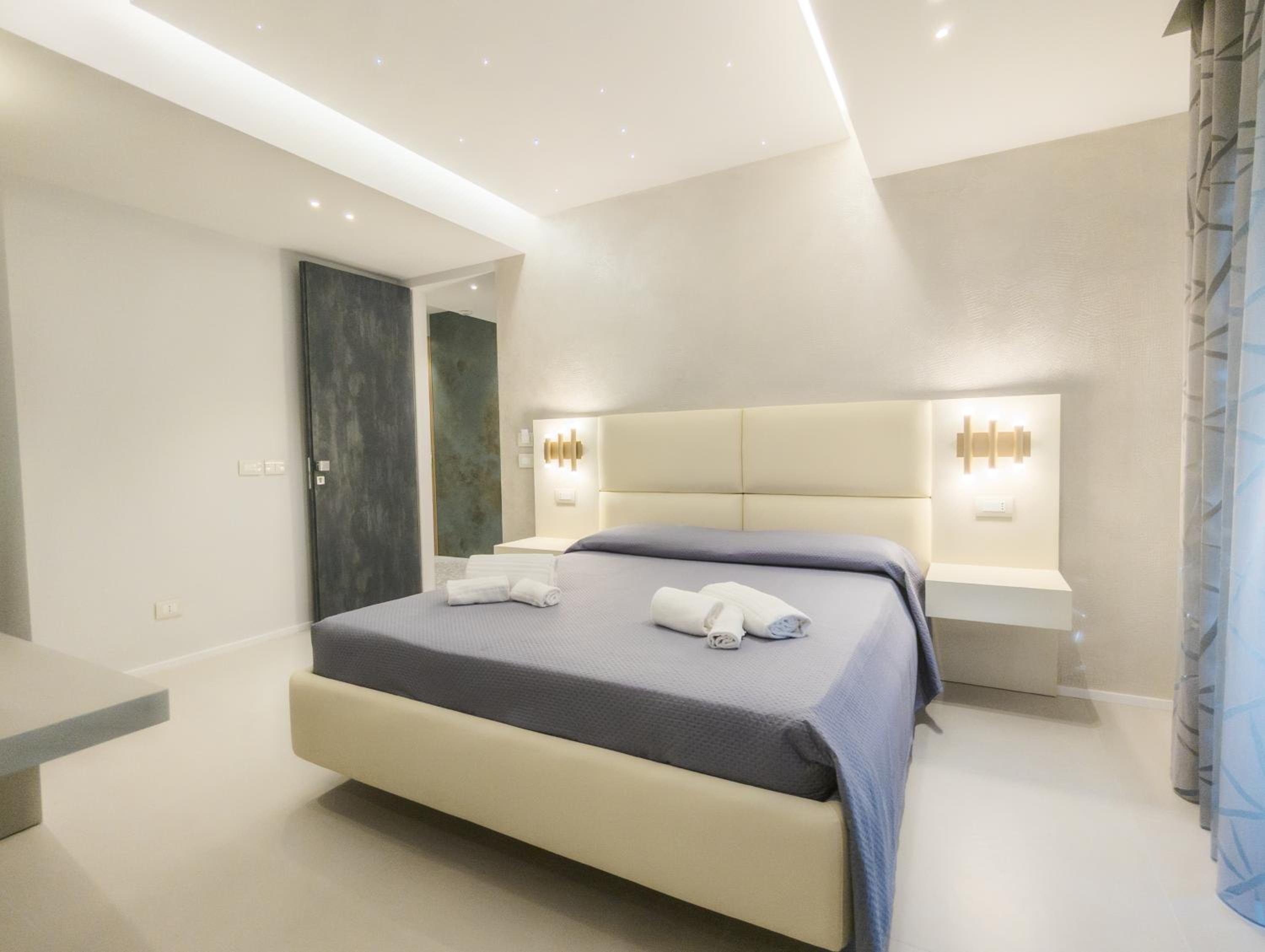 Queen Room with Spa Bath