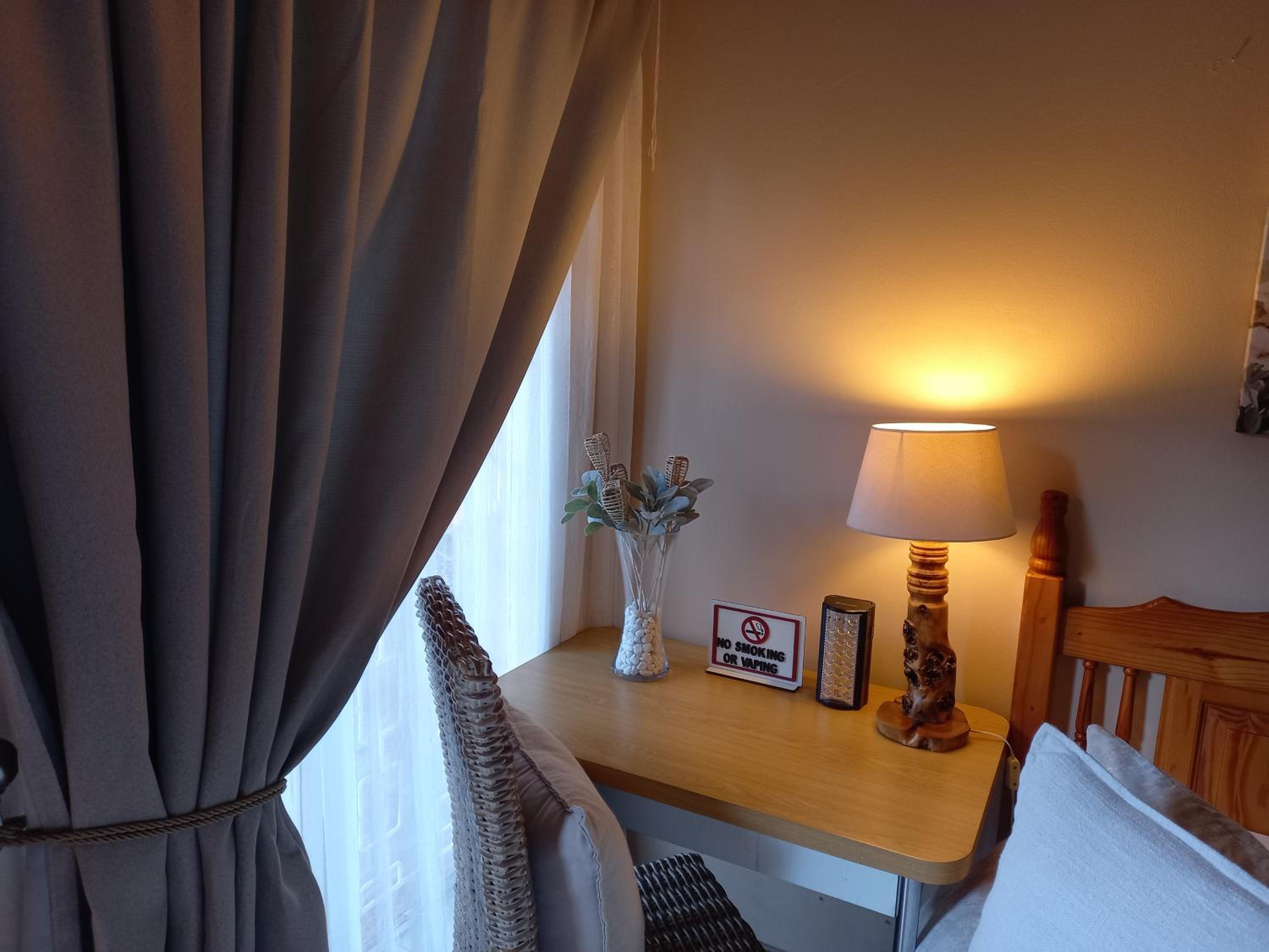 Double Room with Private Bathroom - Photo 6