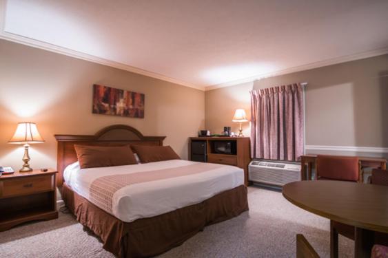 Deluxe King Suite