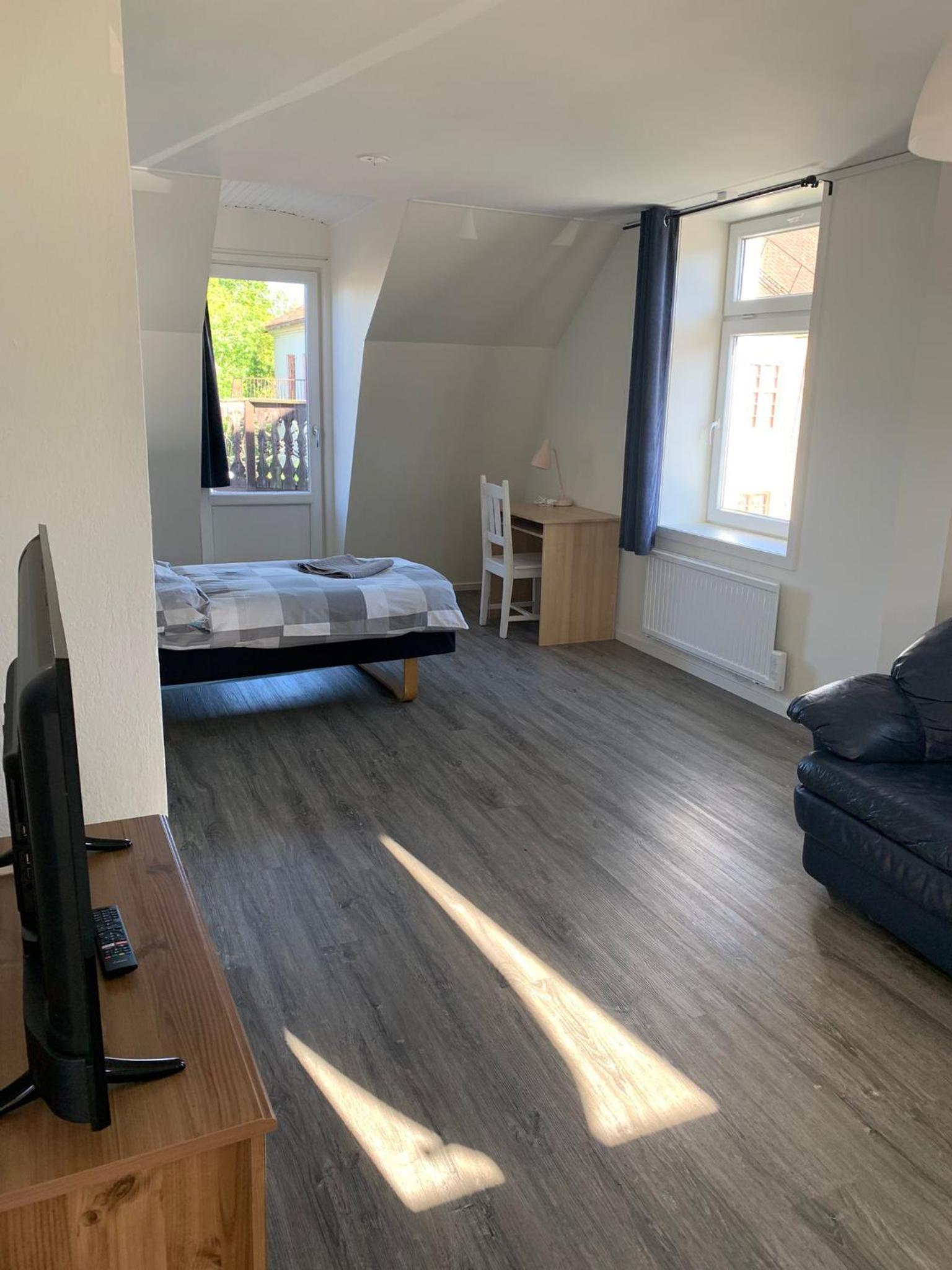 Three-Bedroom Apartment with Balcony photo 3