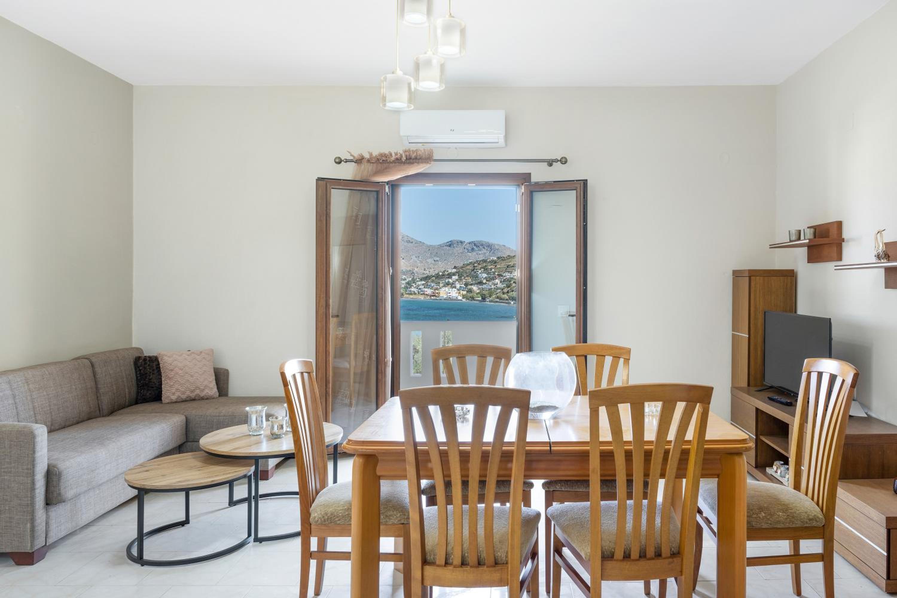 Two-Bedroom Deluxe Apartment with Ocean View photo 2