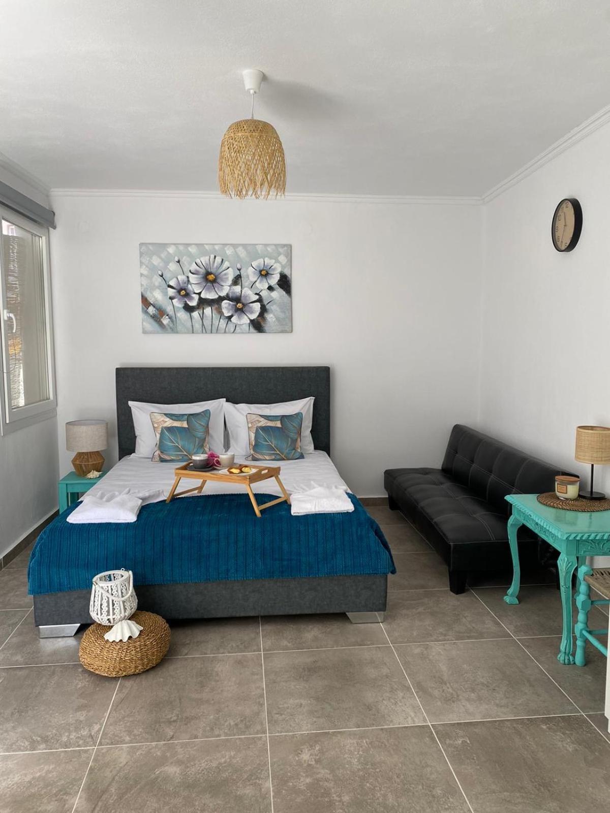 One-Bedroom House photo 1