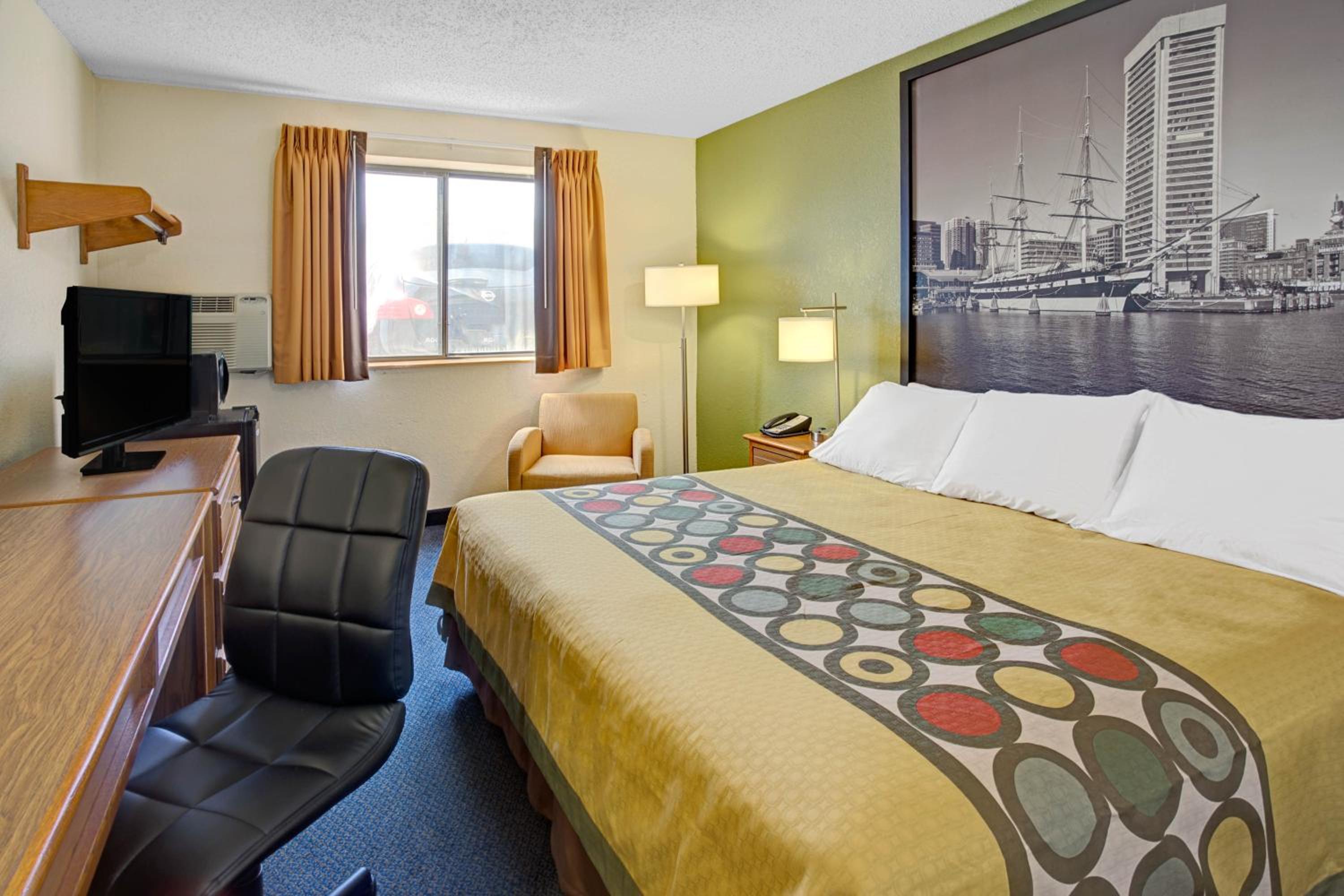 King Room - Non-Smoking - Photo 6