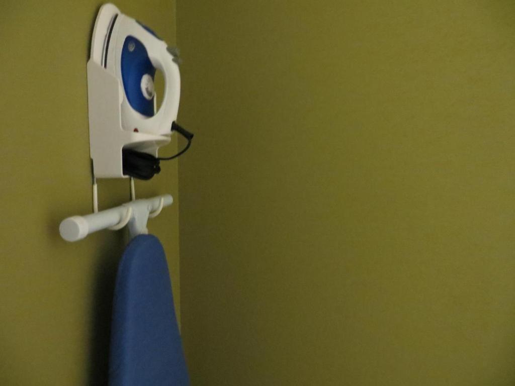 Deluxe King Room - Non-Smoking - Photo 3