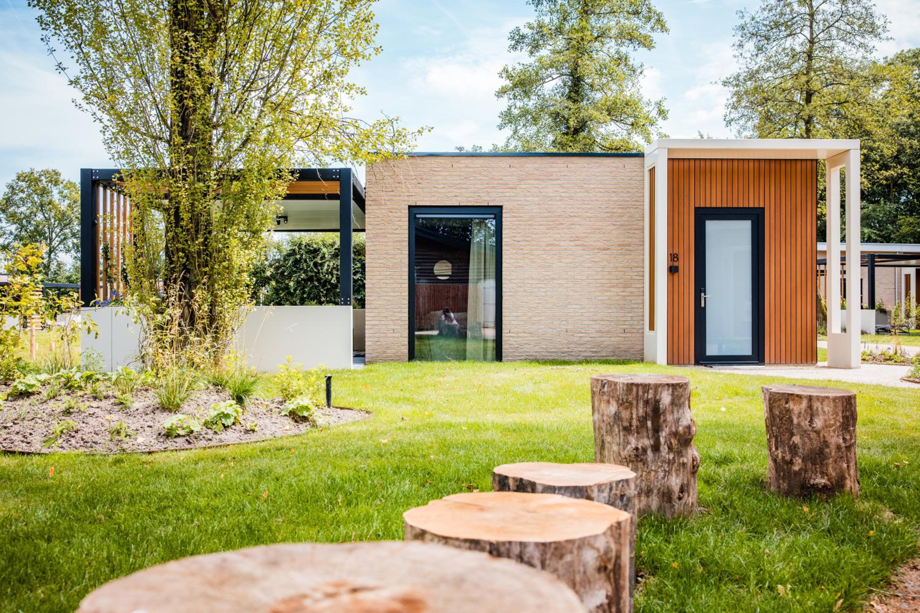 Three-Bedroom House photo 3