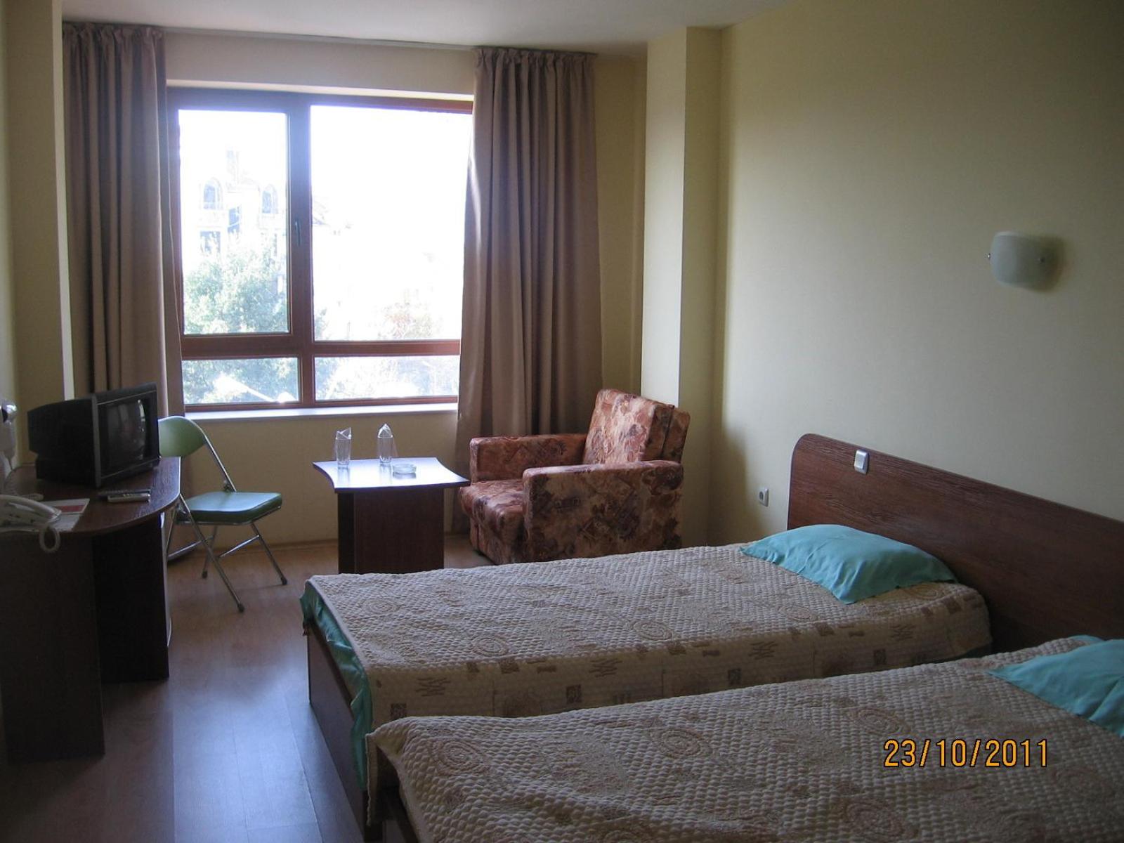 Double Room (2 Adults + 1 Child ) - Photo 1