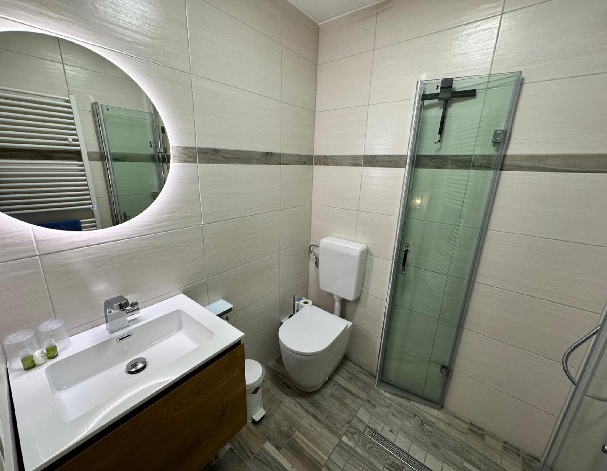 Standard Double Room - Photo 11