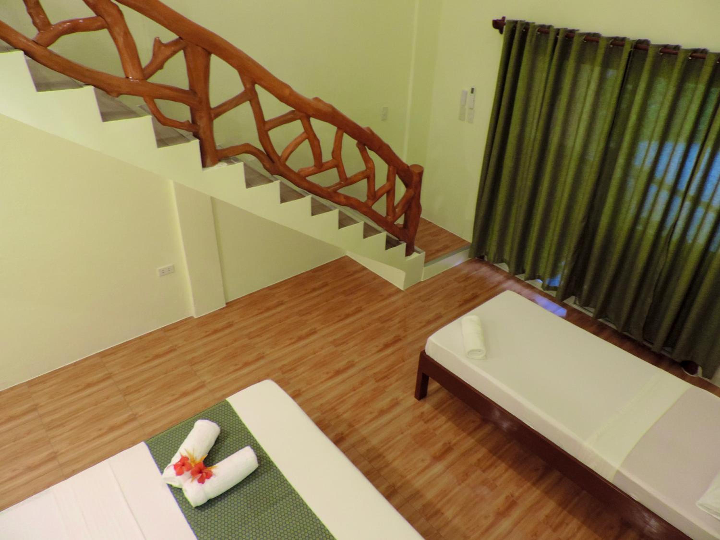 Family Room - Photo 33