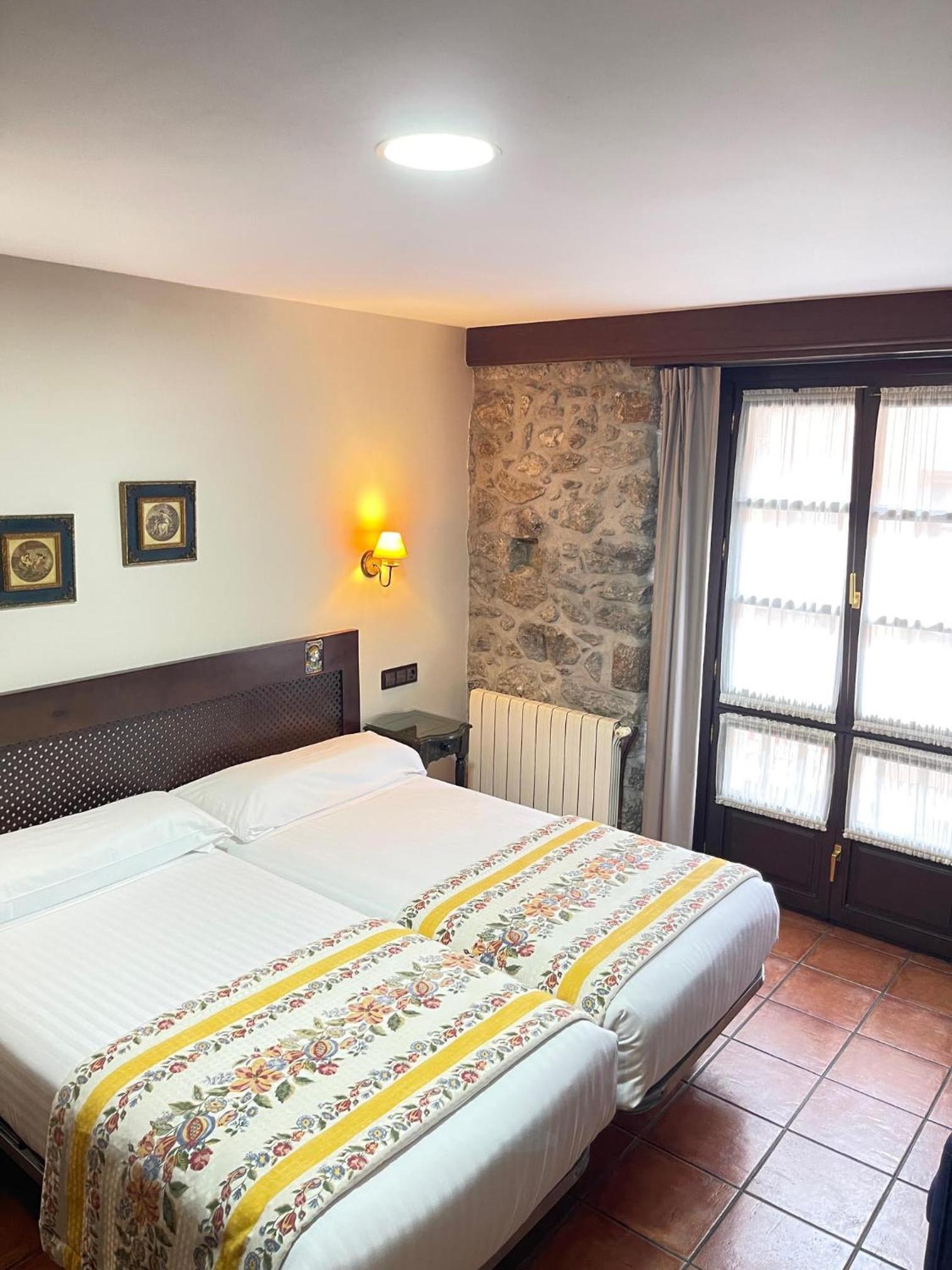 Twin Room - Photo 6