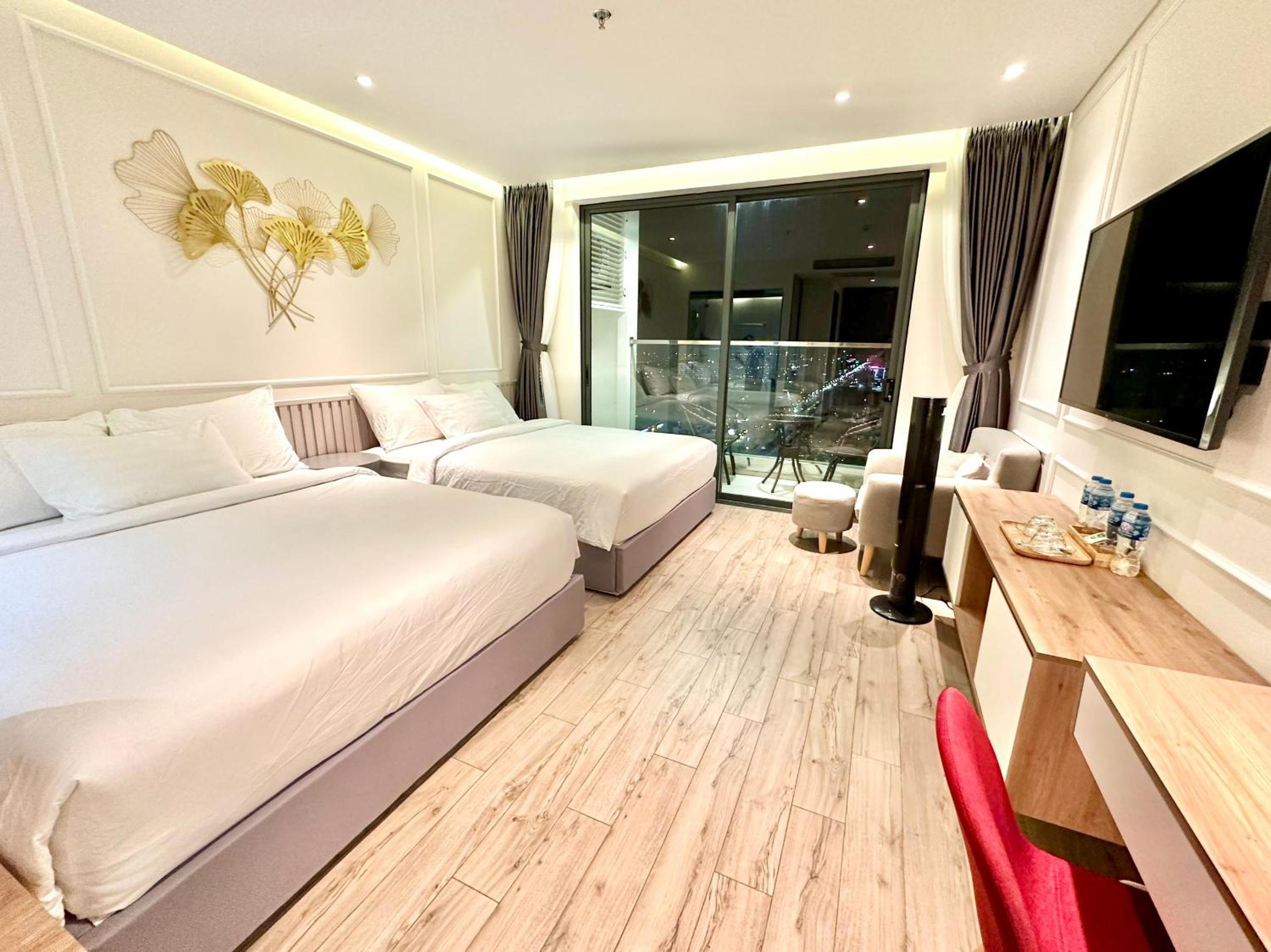 Family Room With Side Sea View photo 1