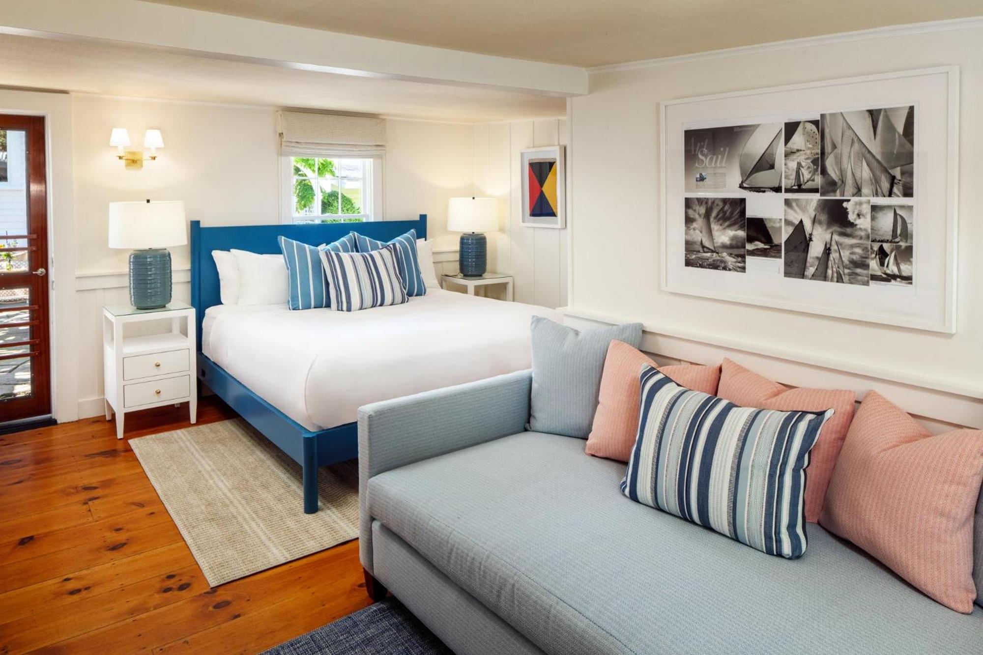 Deluxe King Suite photo 1
