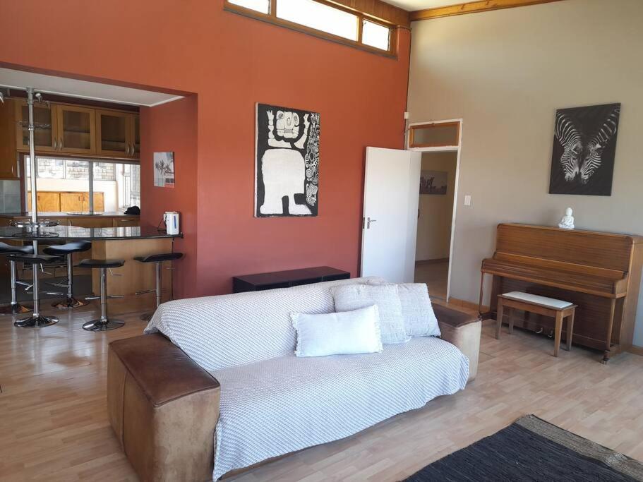 Three-Bedroom House photo 3