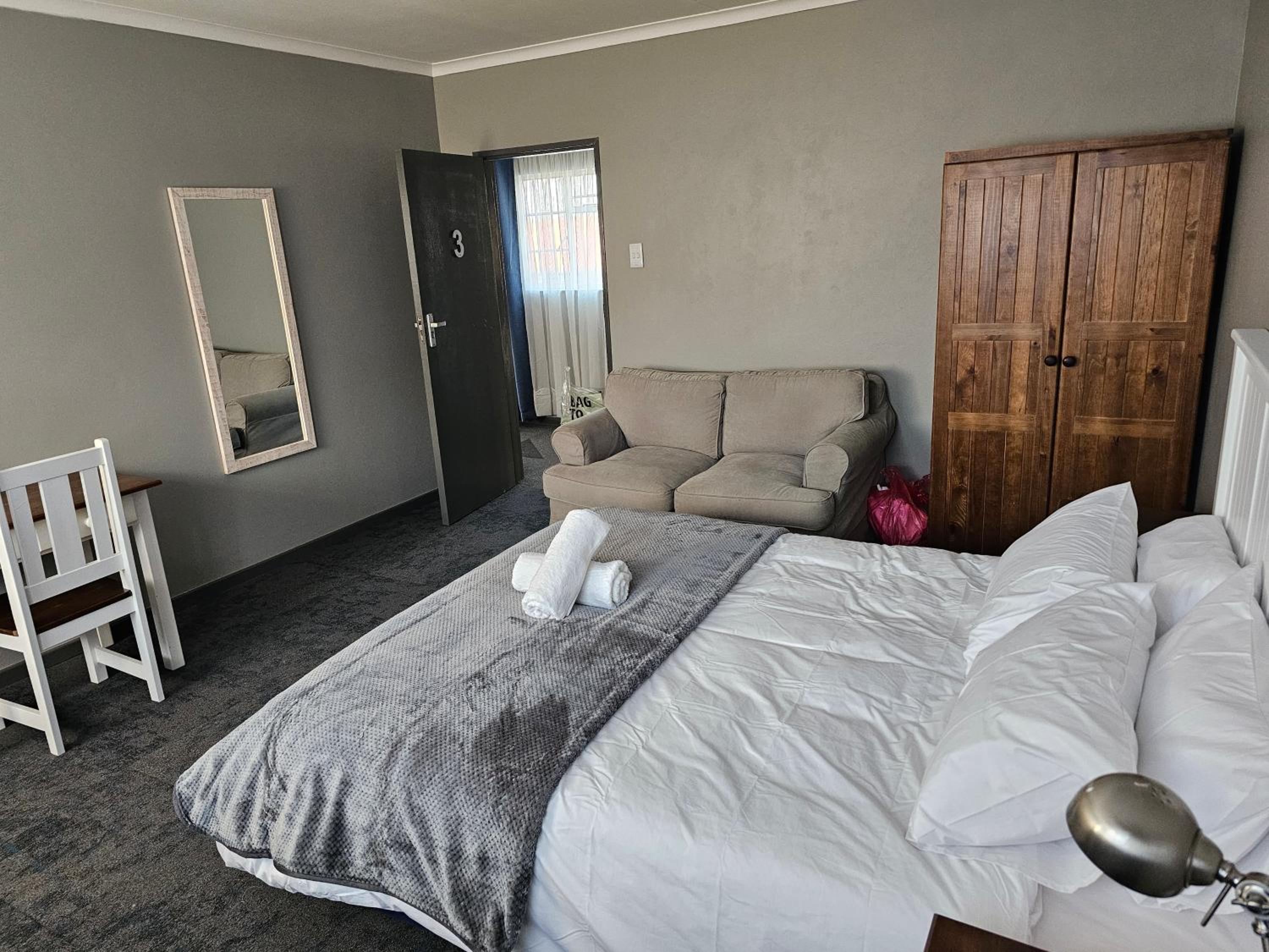 Double Room with Shared Bathroom photo 1