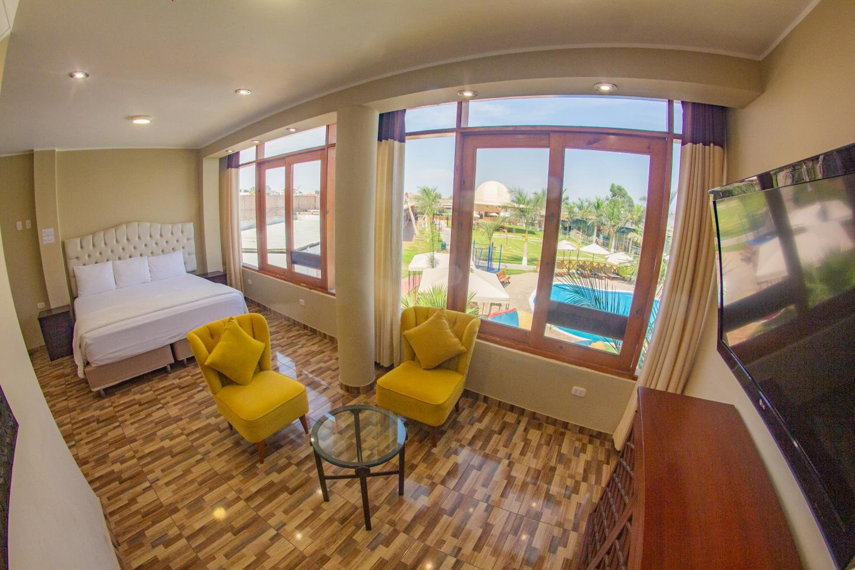 King Suite with Pool View