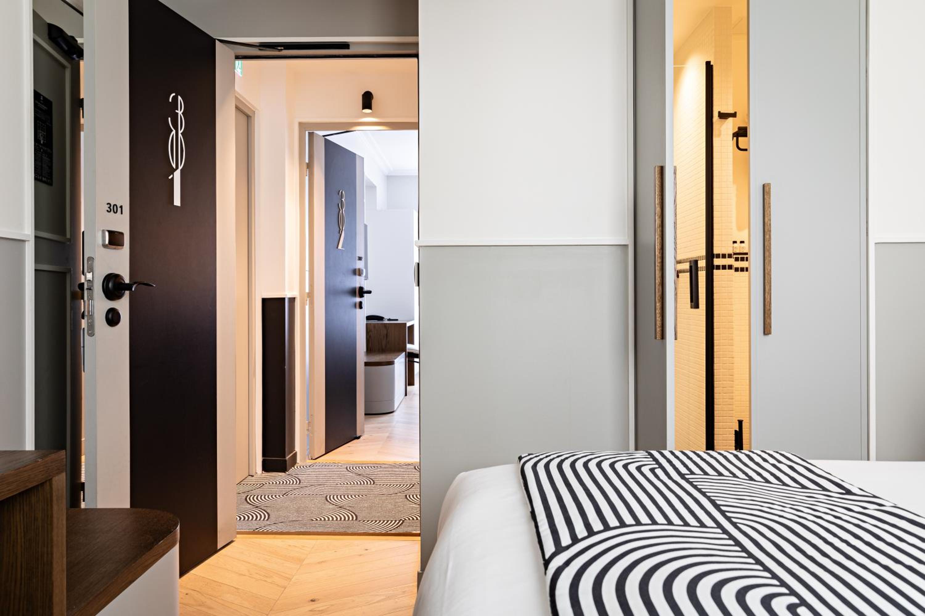 Family Room with Connection Rooms - Non-Smoking